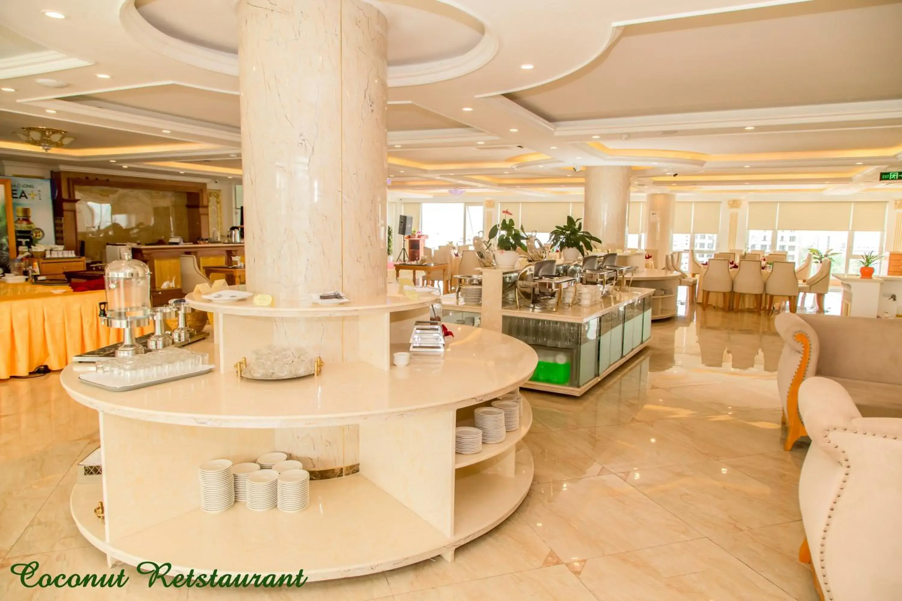 Restaurant/Places to Eat in Palm Hotel