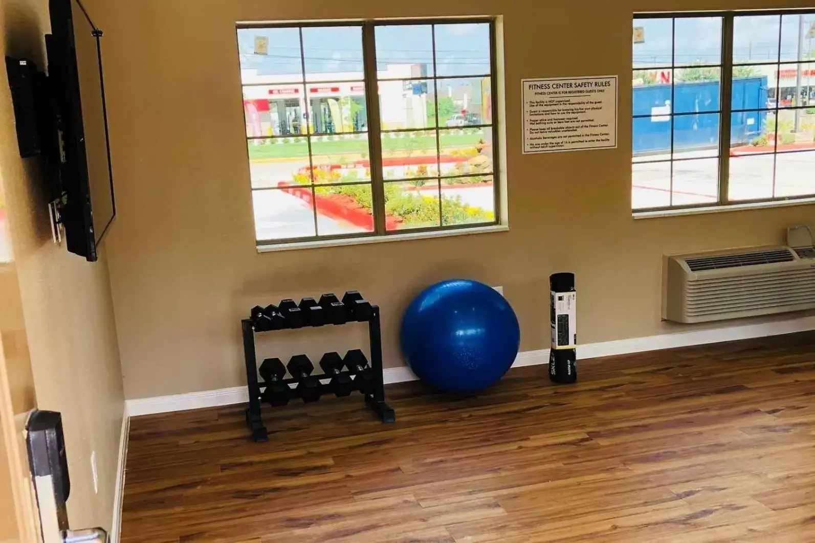 Fitness centre/facilities in Super 8 by Wyndham Houston Northwest Cypress Fitness centre/facilities in Super 8 by Wyndham Houston Northwest Cypress