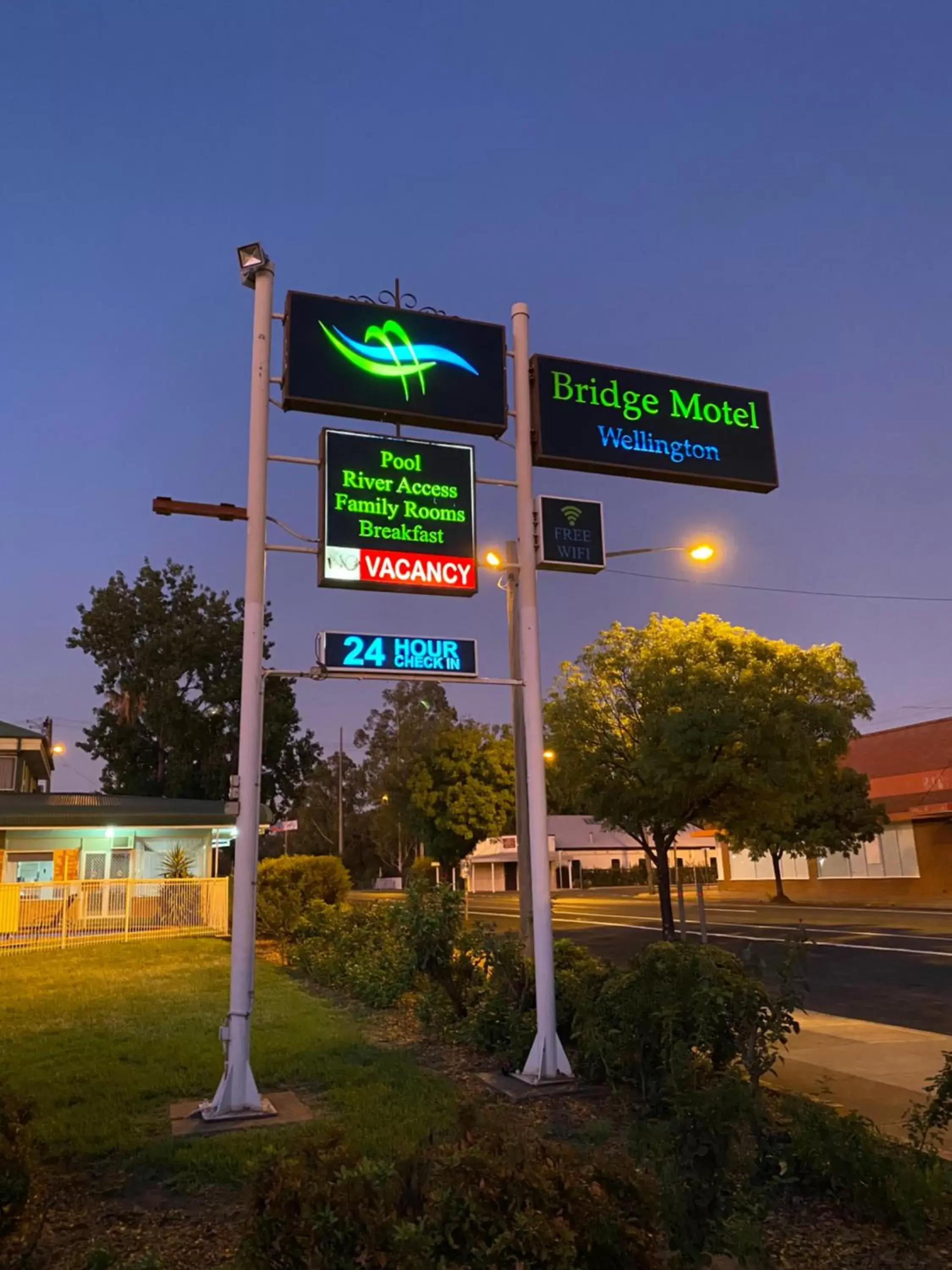 Property logo or sign, Property Building in Bridge Motel Wellington