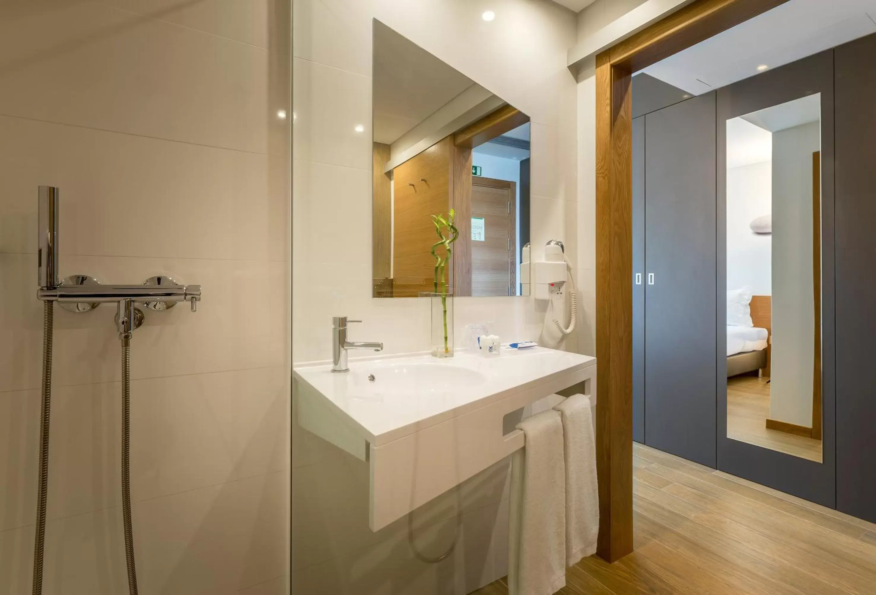 Bathroom in TRYP by Wyndham Leiria