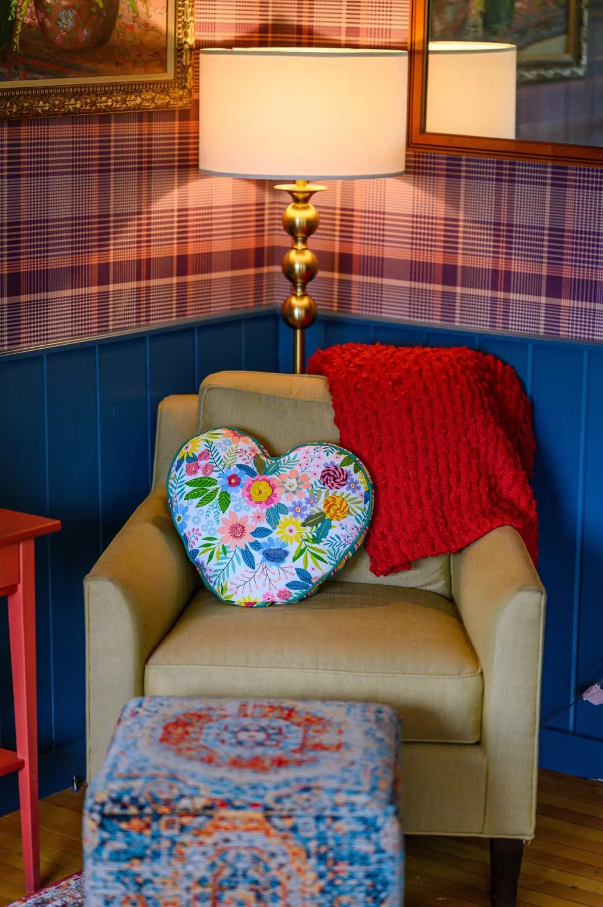 Living room, Seating Area in Brass Lantern Inn