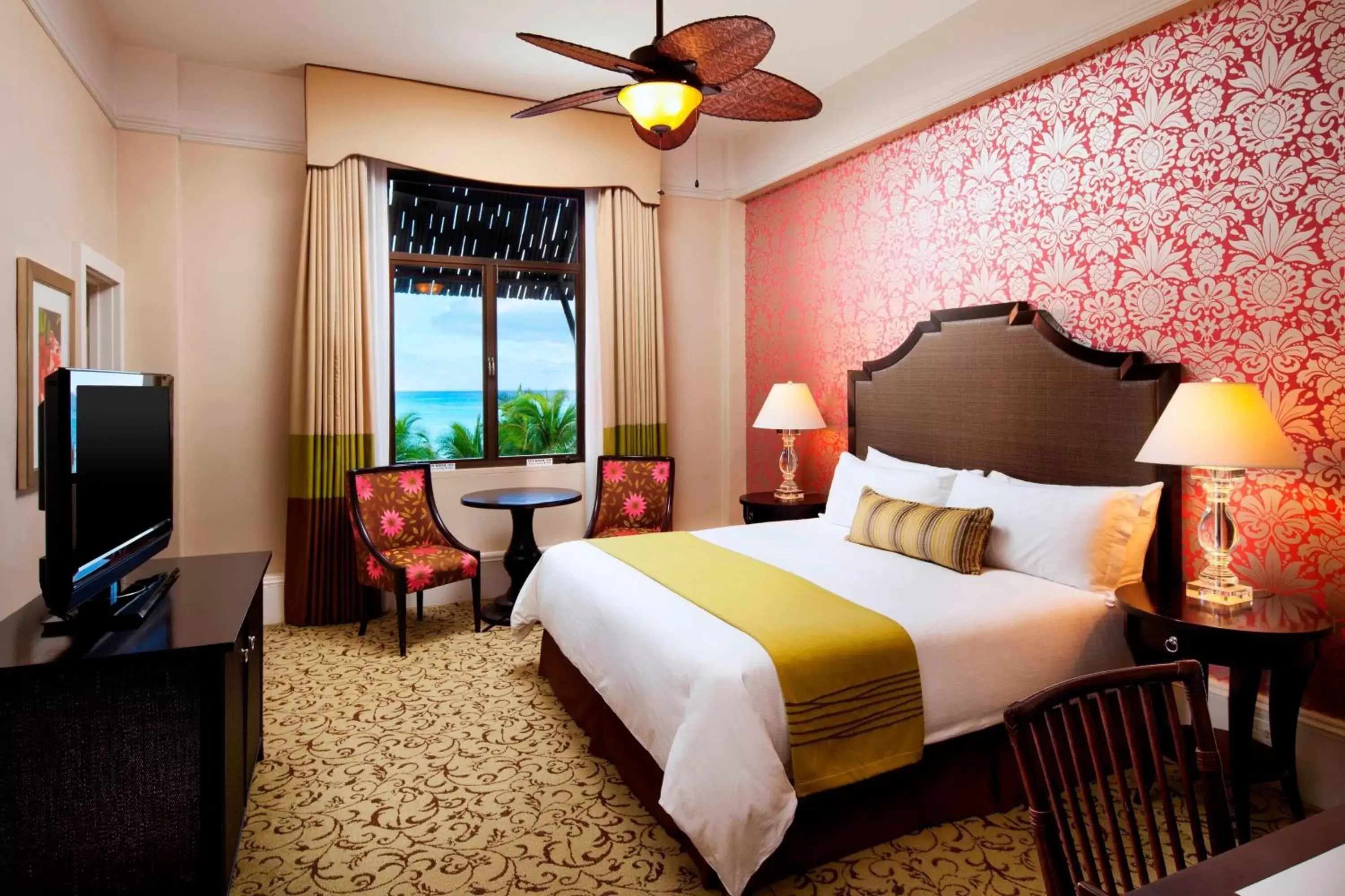 Photo of the whole room, Bed in The Royal Hawaiian, A Luxury Collection Resort, Waikiki