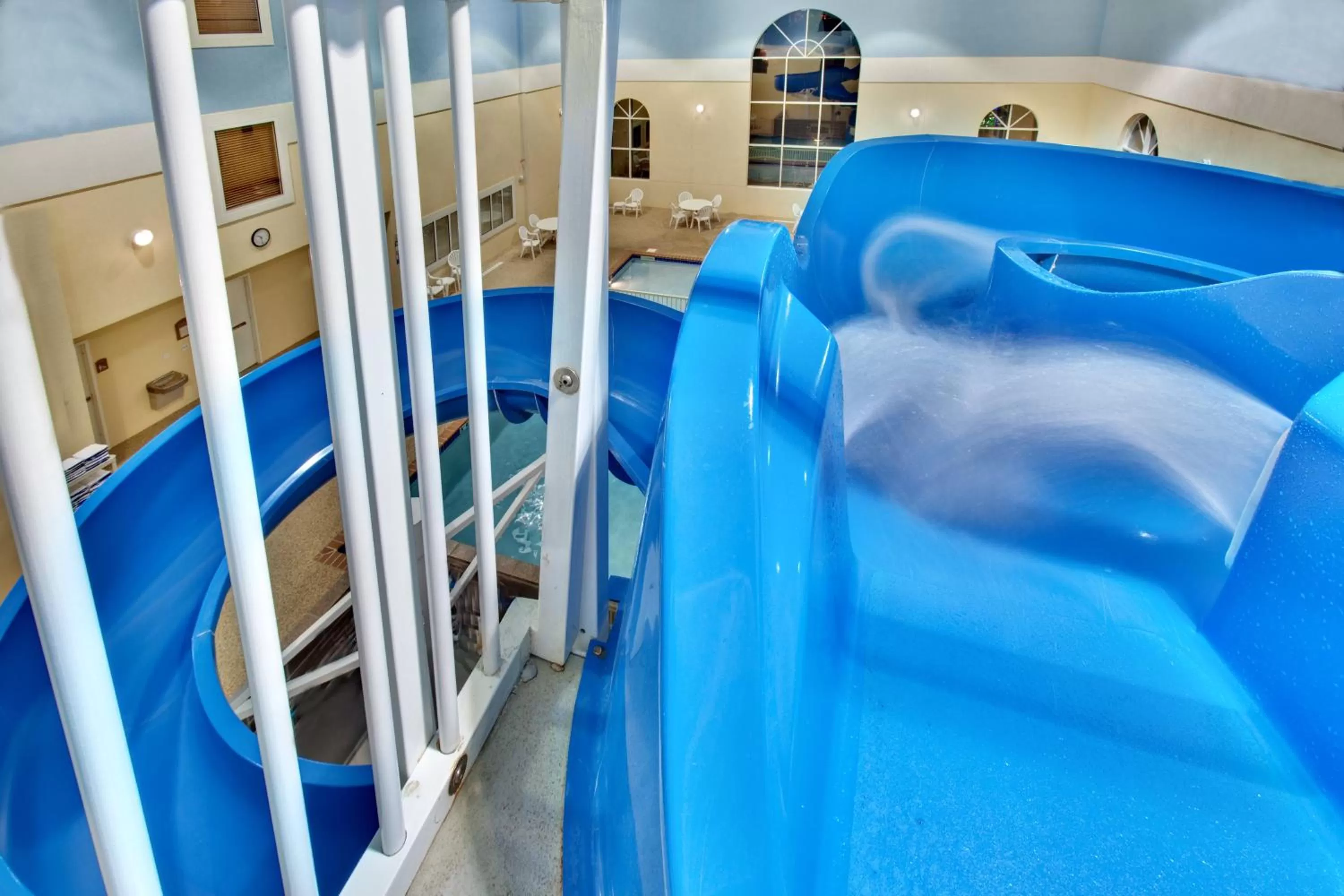 Swimming pool, Bed in Garner Hotel Brookings by IHG