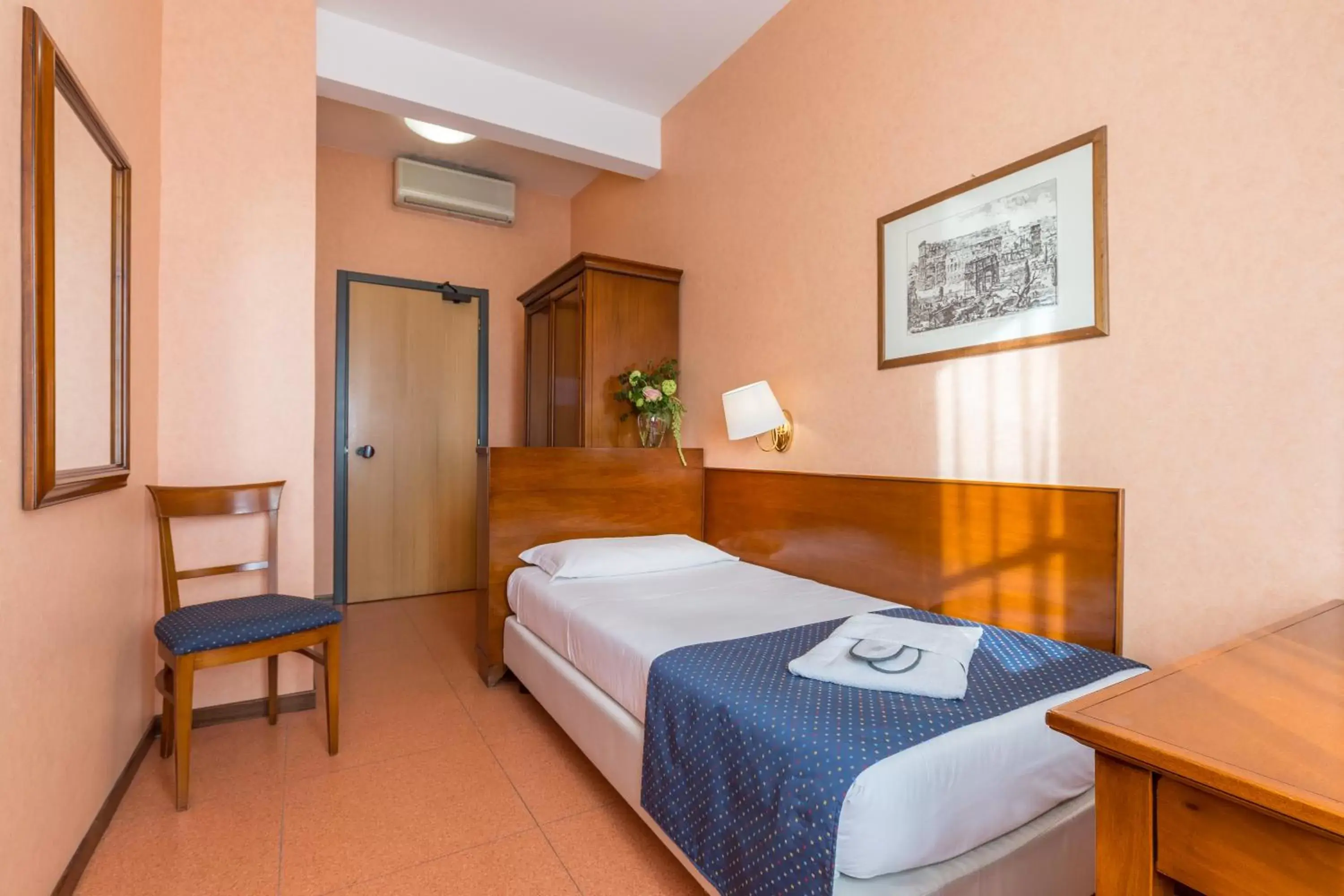 Bedroom, Bed in Villa Eur Parco Dei Pini
