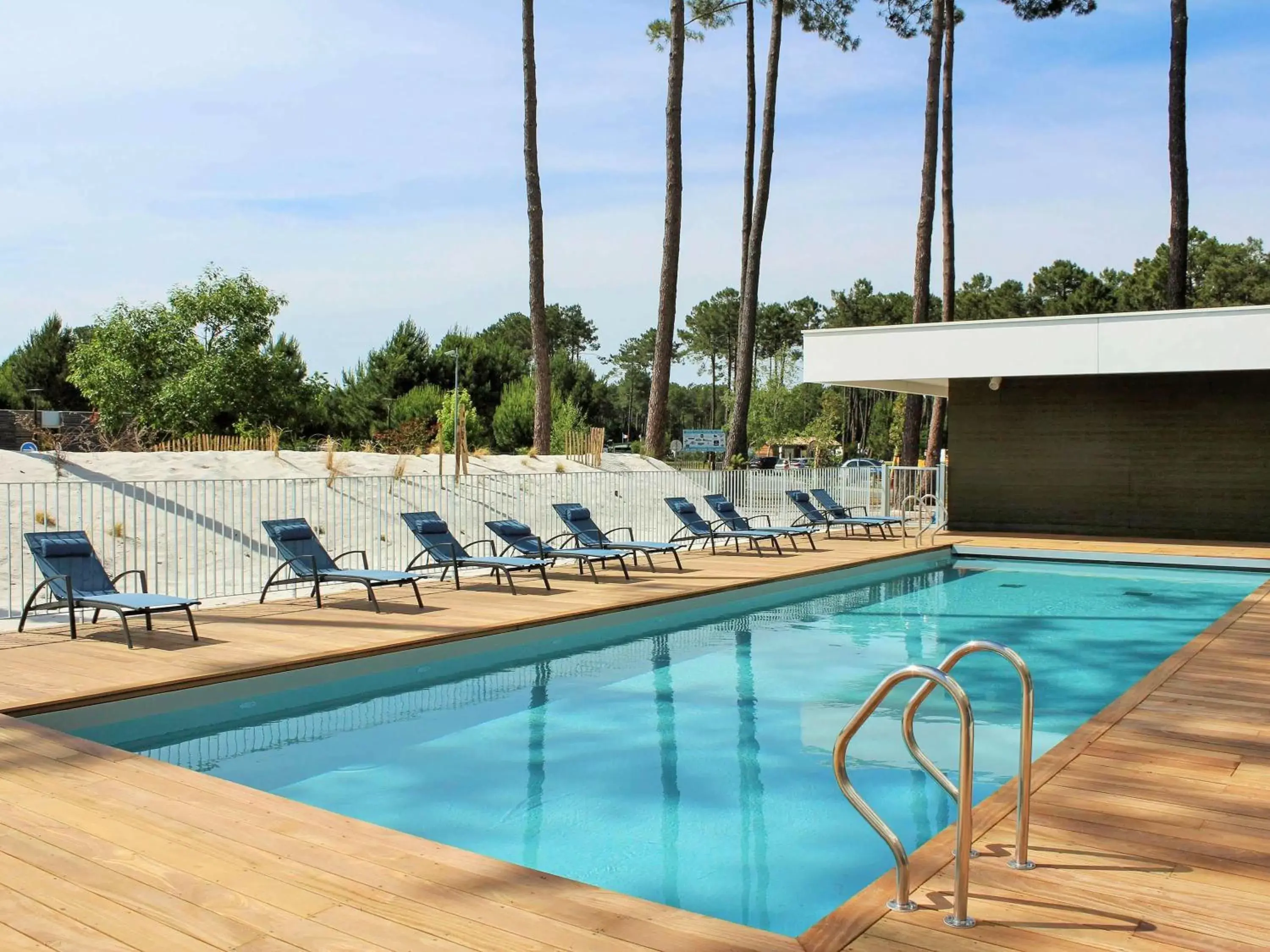 On site, Swimming Pool in ibis Styles Arcachon Gujan Mestras