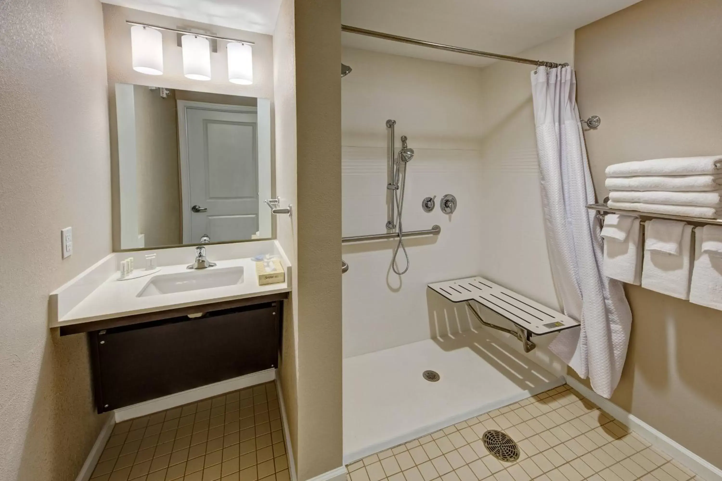 Bathroom in TownePlace Suites by Marriott Auburn University Area