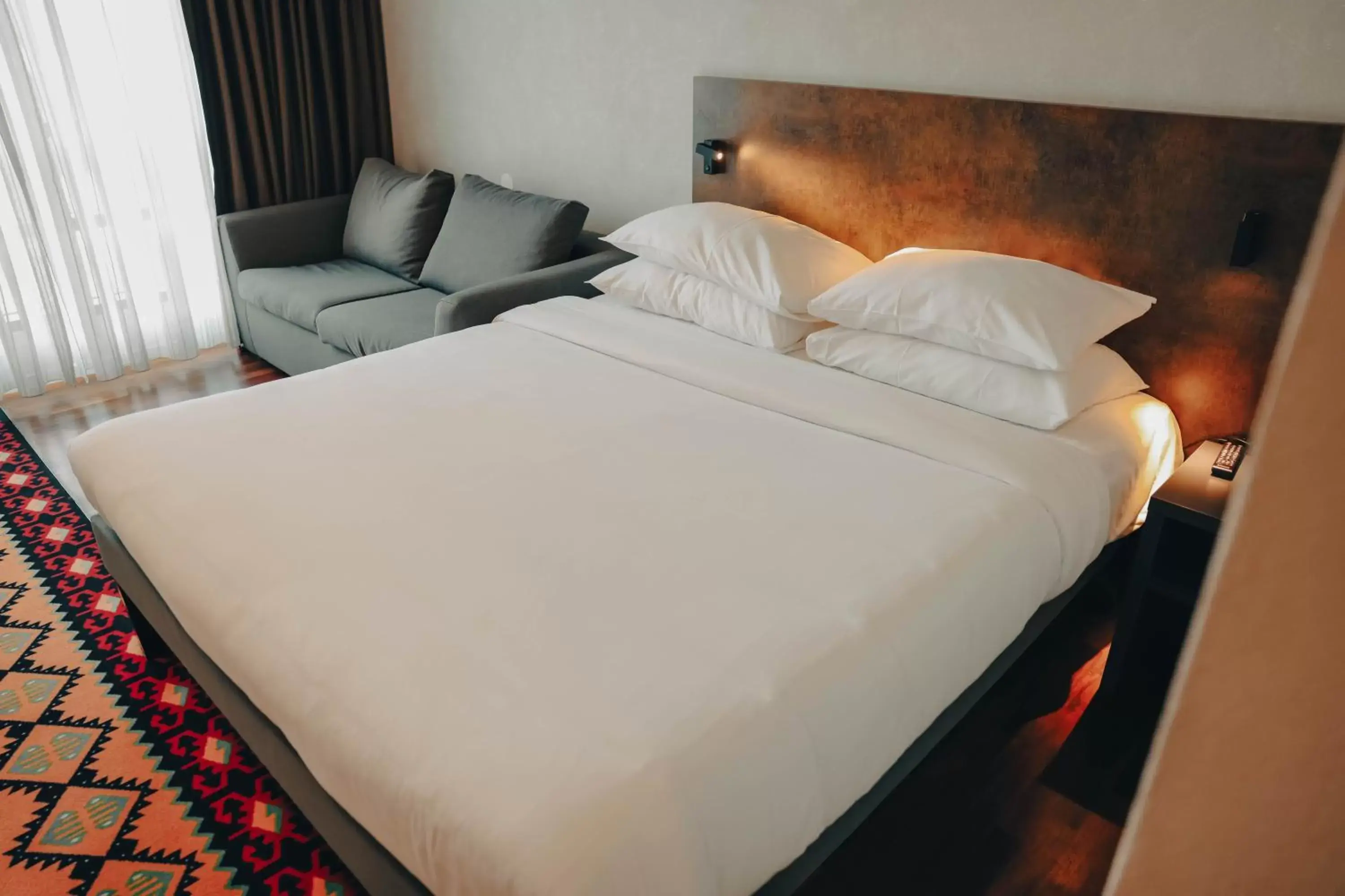 Superior Room with  Double Bed and Sofa in ibis Styles Sarajevo