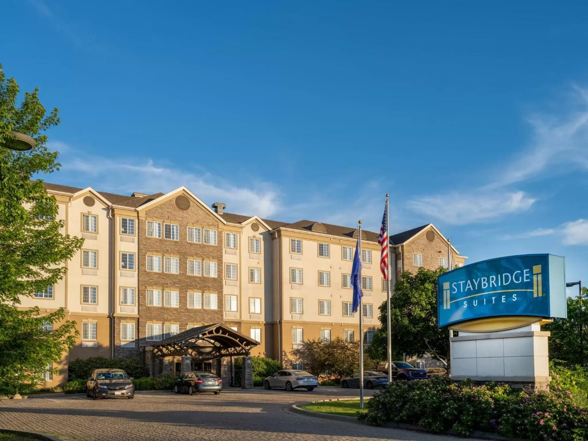 Property building in Staybridge Suites Milwaukee Airport South by IHG Property building in Staybridge Suites Milwaukee Airport South by IHG