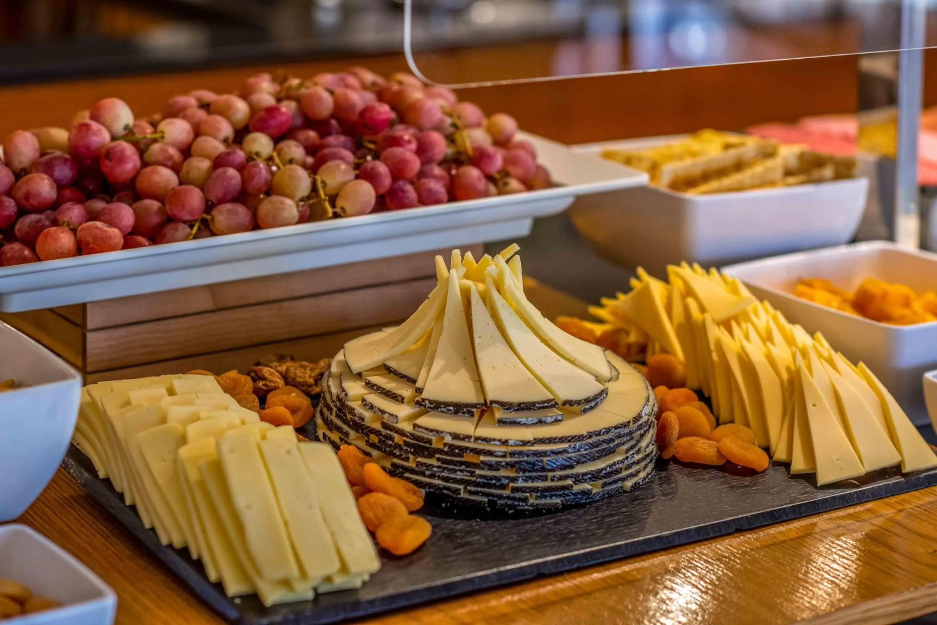 Food and drinks in Valentin Grand Park Suite Hotel