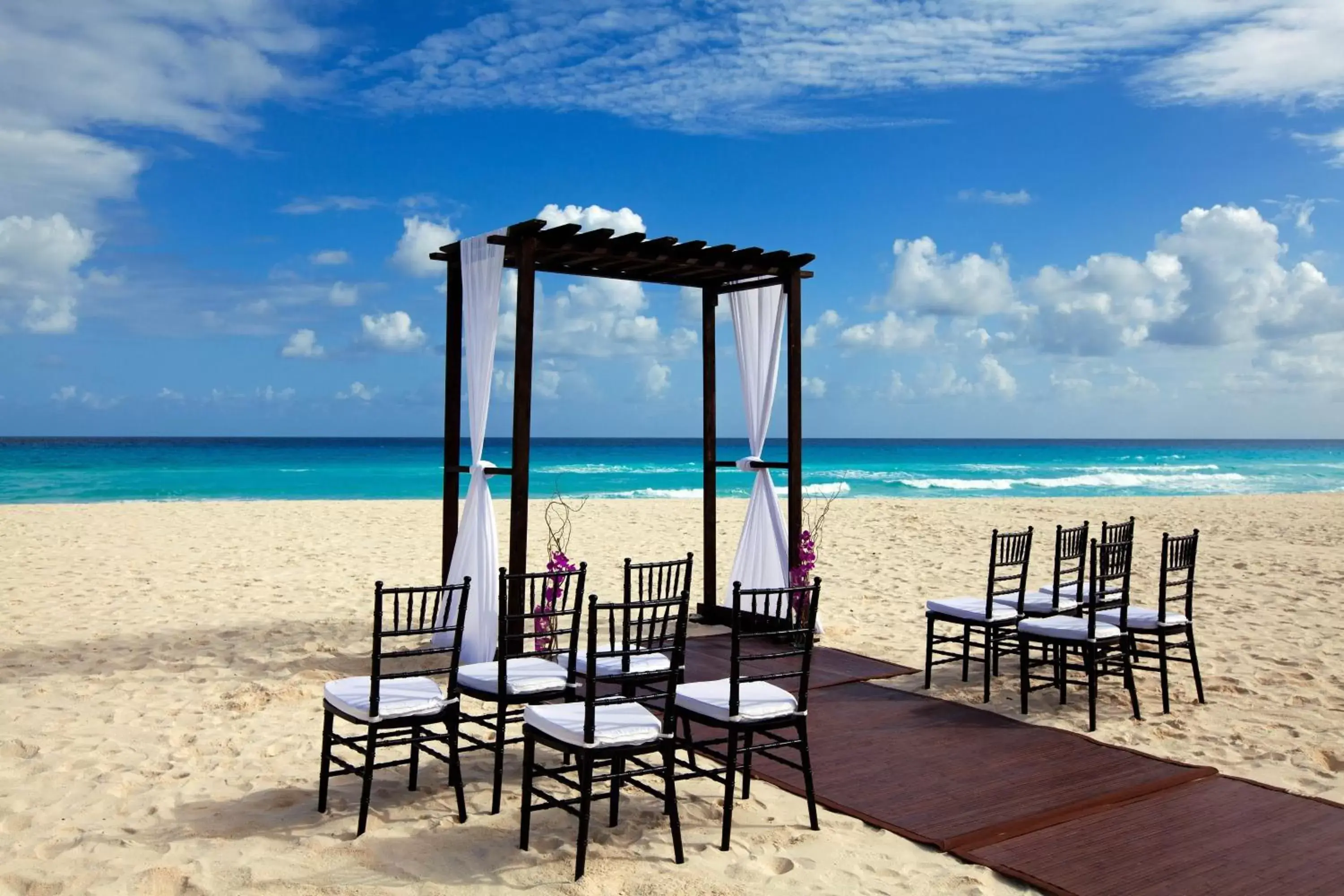 Beach in The Westin Lagunamar Ocean Resort Villas & Spa Cancun