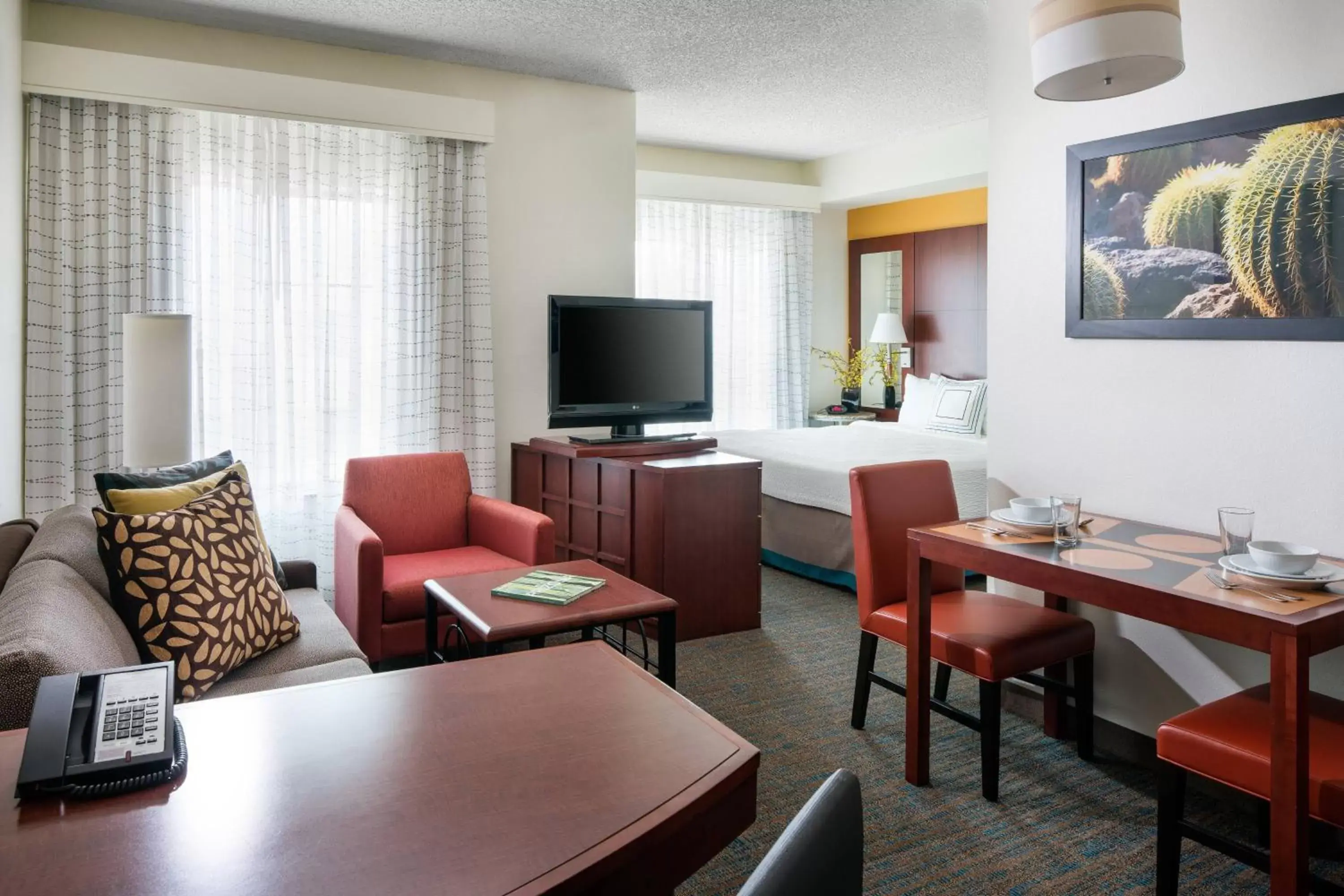 Bedroom, TV/Entertainment Center in Residence Inn Phoenix Desert View at Mayo Clinic