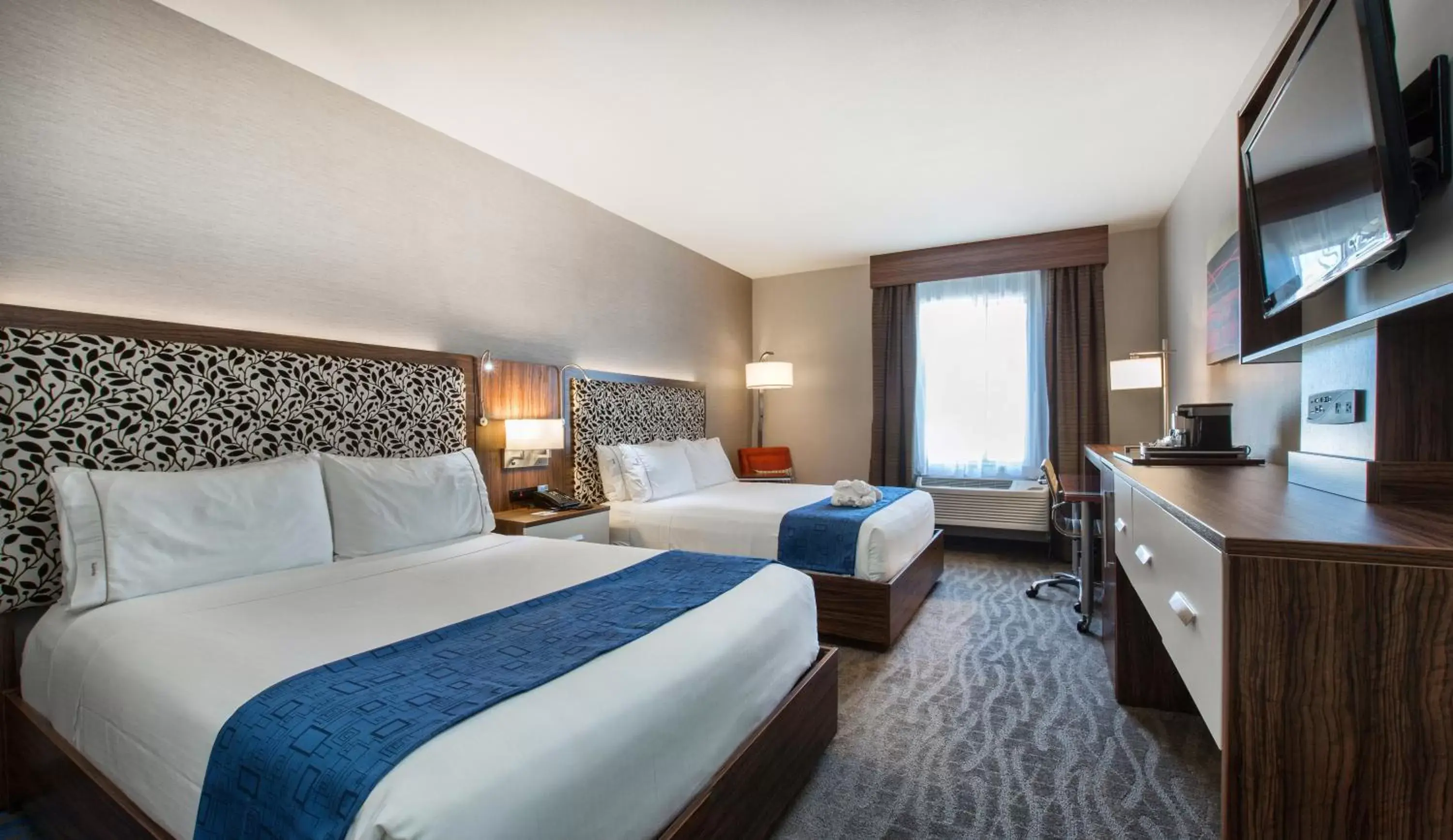 Queen Room with Two Queen Beds in Holiday Inn Express Redwood City Central, an IHG Hotel