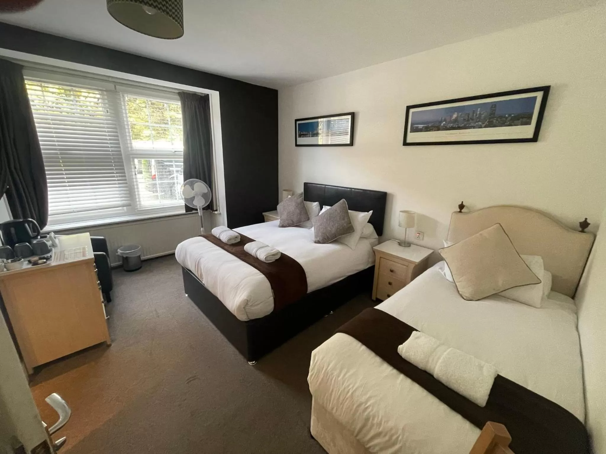 Bedroom, Bed in Oakhurst Gatwick B&B