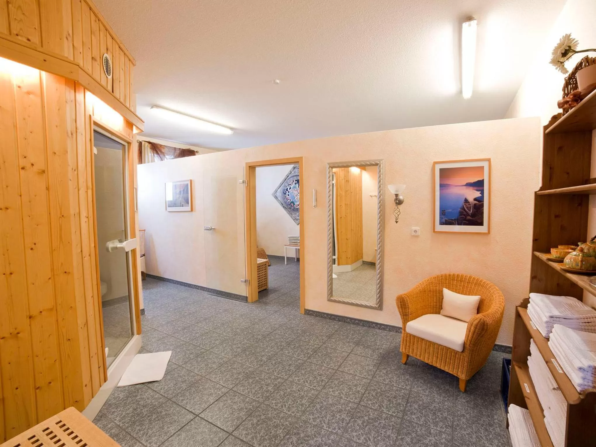 Steam room in Fairway Hotel