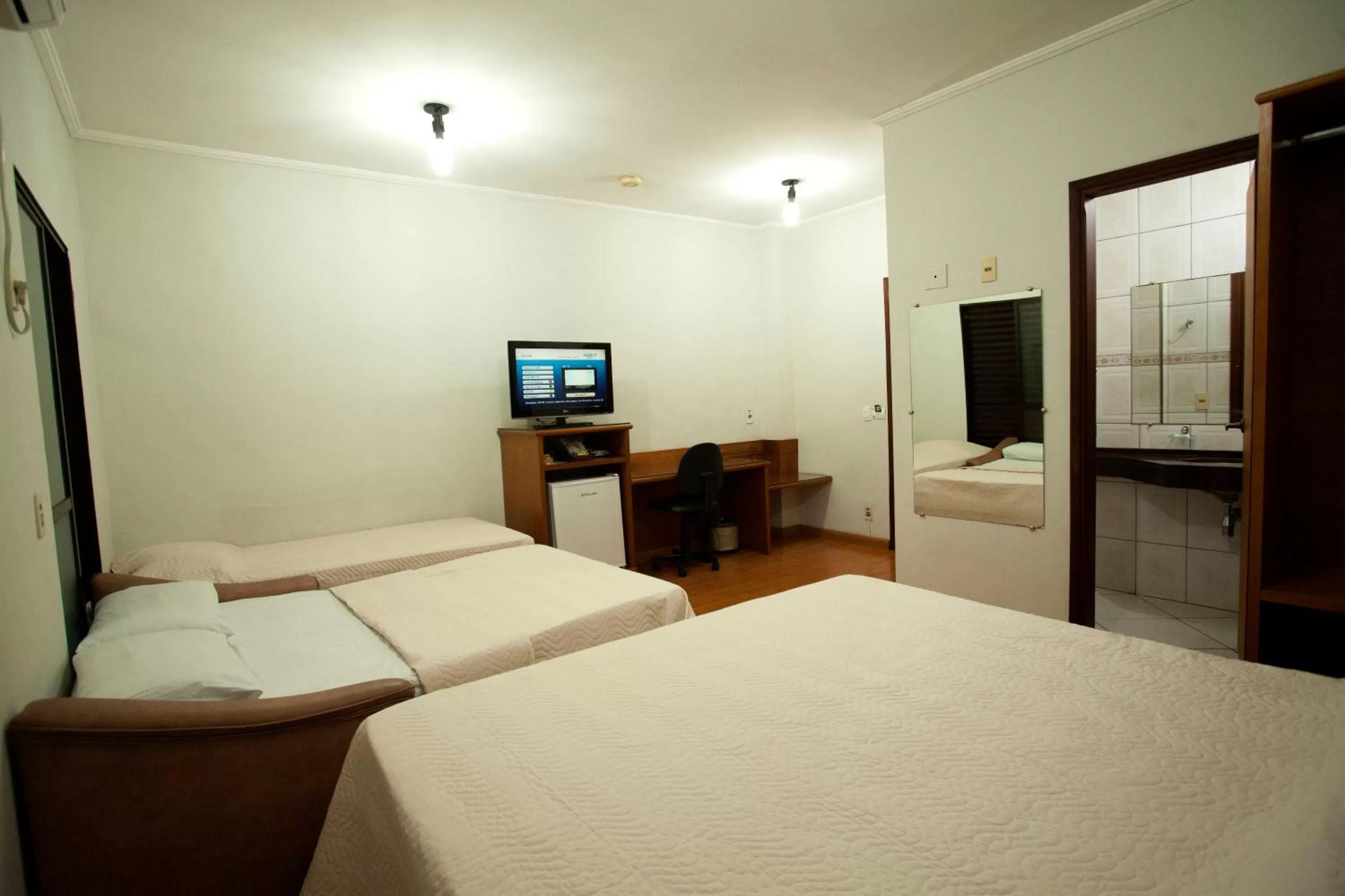 Photo of the whole room, Bed in Indaiá Hotel Residence