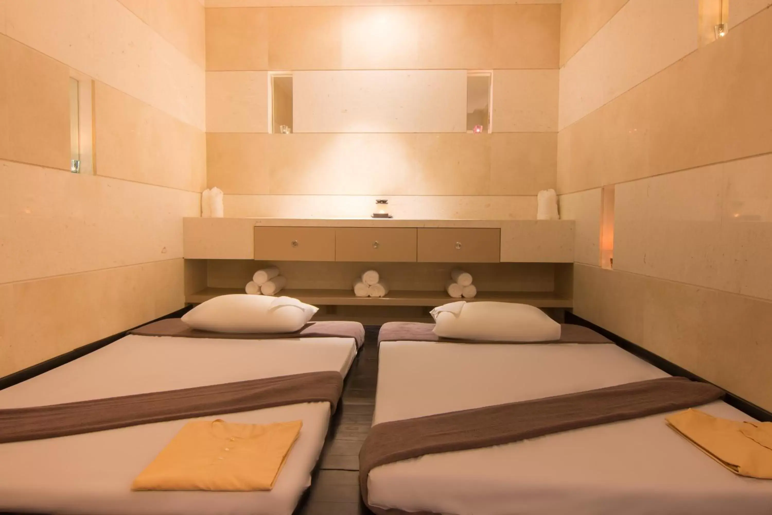 Massage, Bed in SUN & MOON, Urban Hotel Massage, Bed in SUN & MOON, Urban Hotel