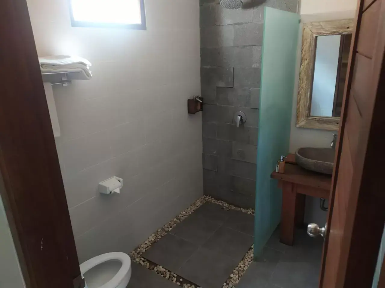 Bathroom in Mina Pelasa Hotel