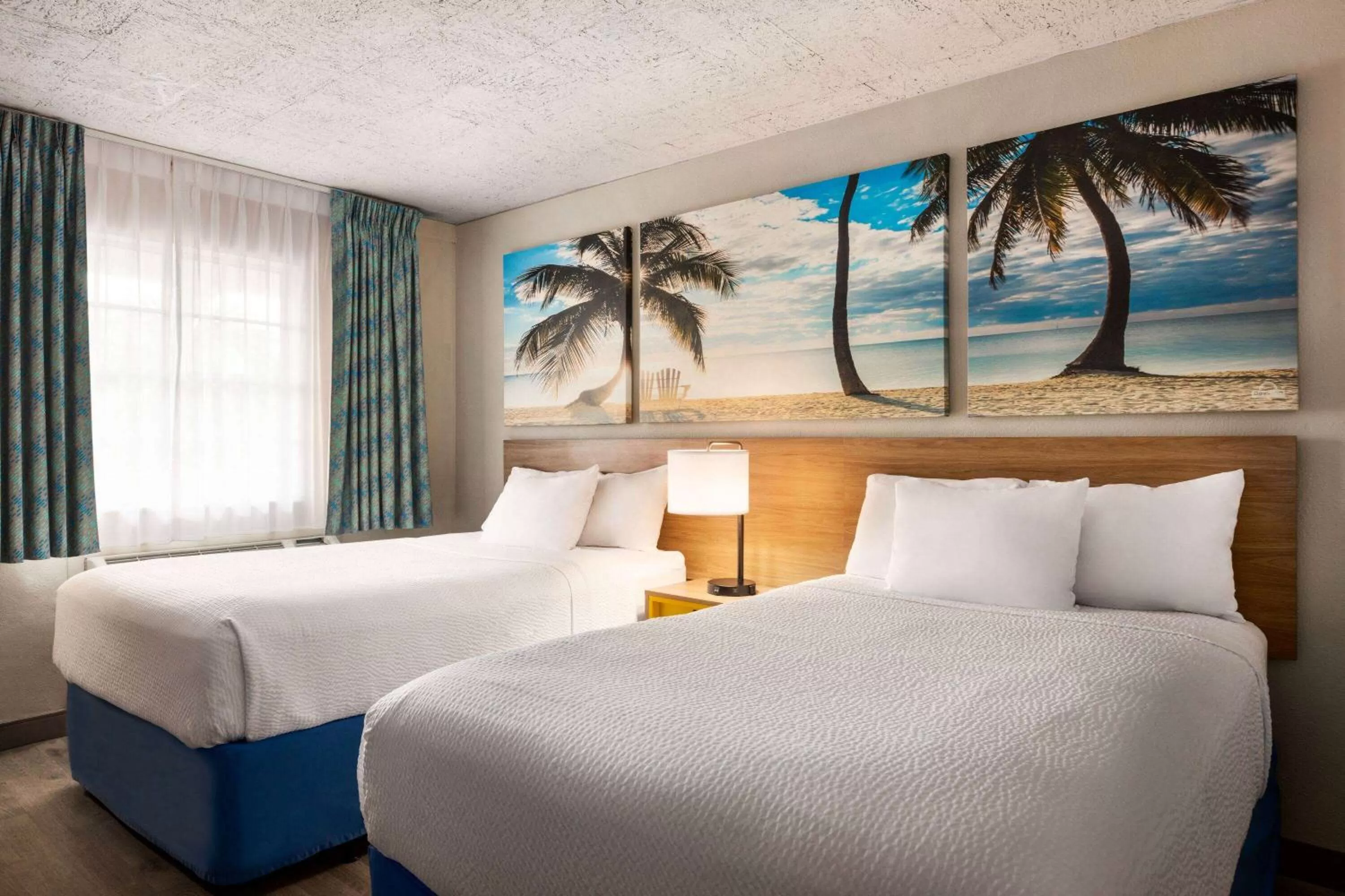 Photo of the whole room, Bed in Days Inn by Wyndham Miami Airport North