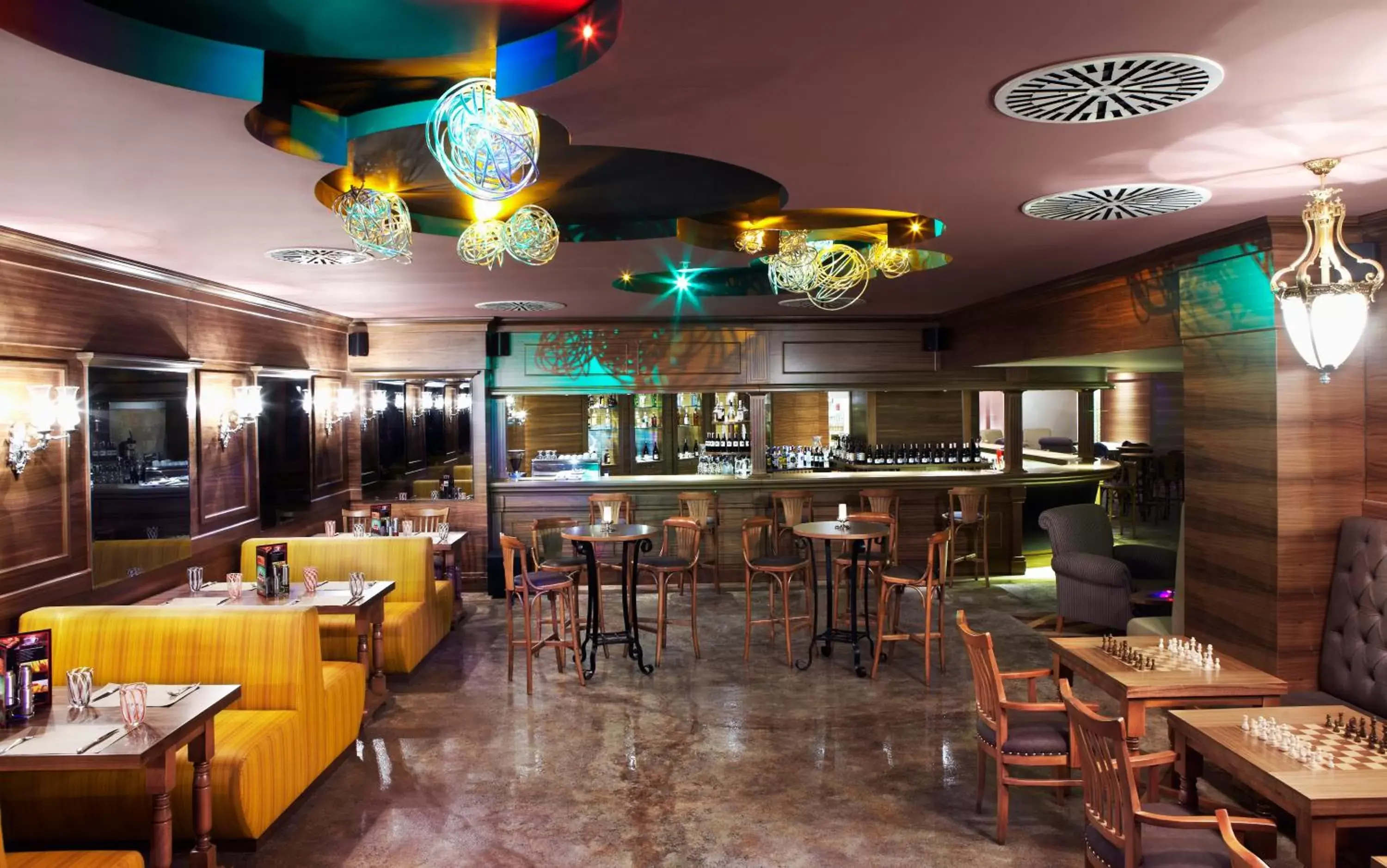 Lounge or bar, Restaurant/Places to Eat in Istanbul Gonen Hotel