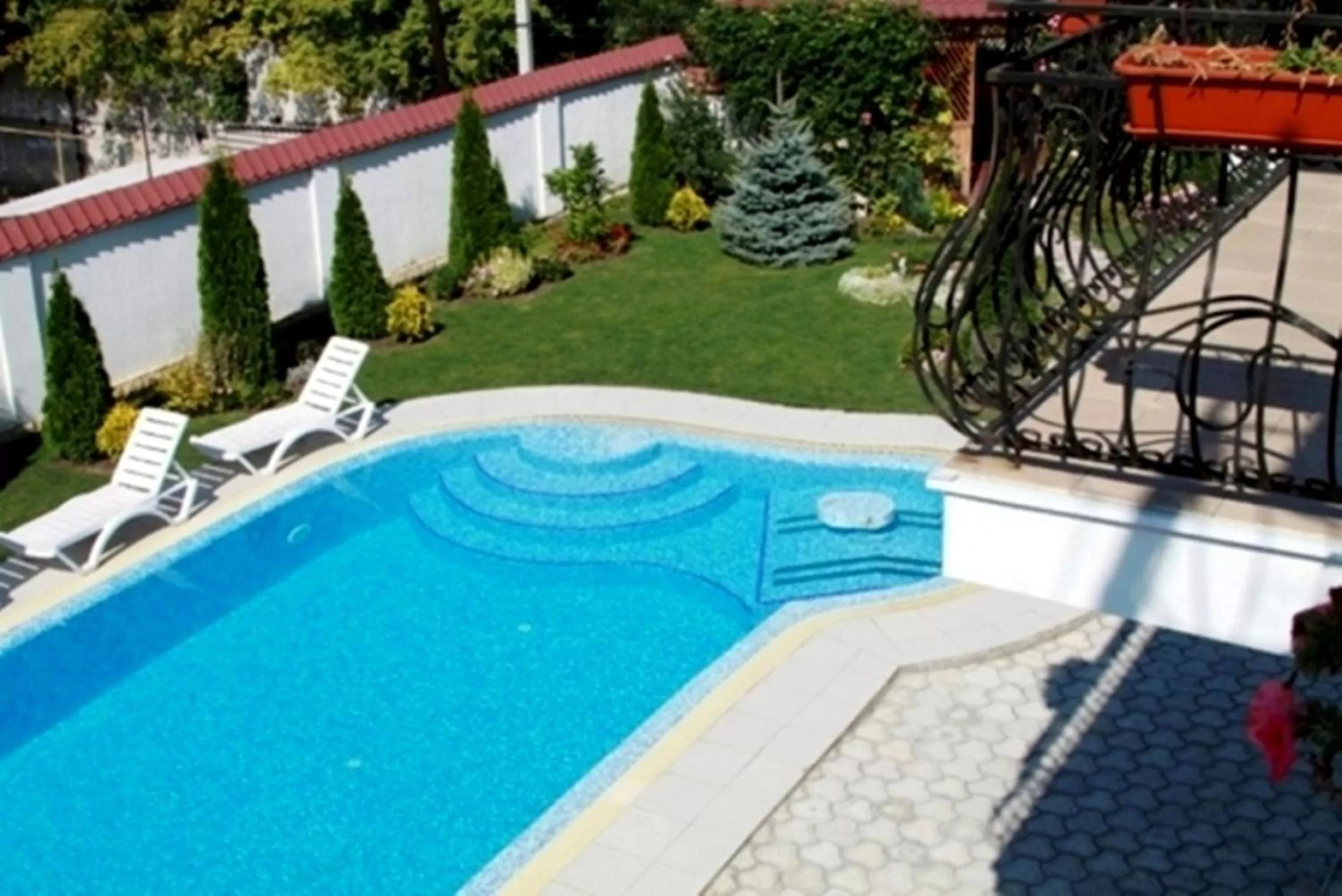 Swimming pool in Edem Hotel