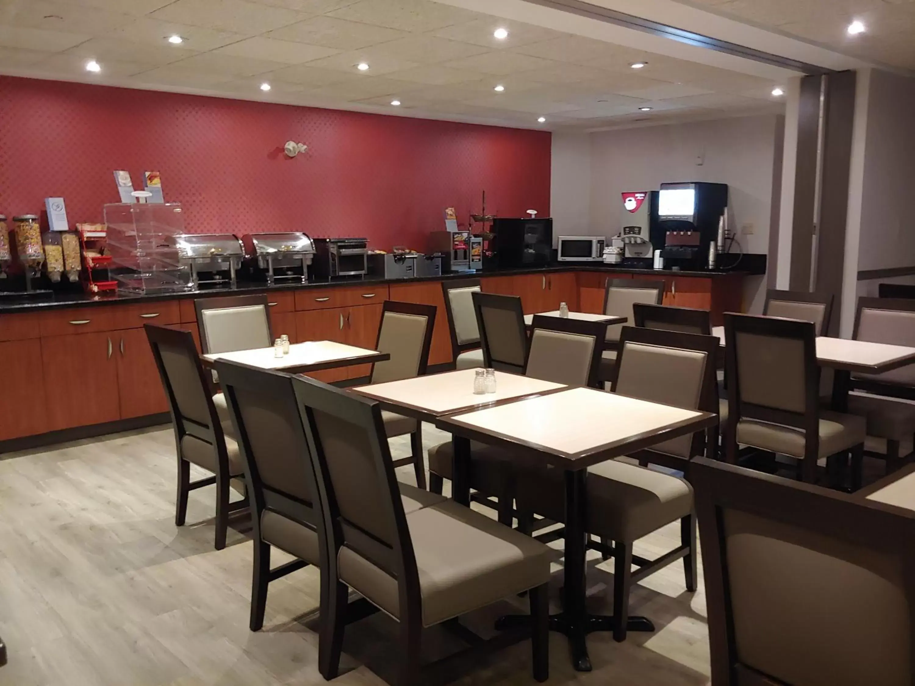 Dining area, Restaurant/Places to Eat in Best Western Plus Burlington Inn & Suites