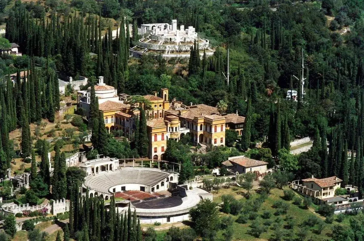 Property building, Bird's-eye View in Bike Hotel Touring Gardone Riviera & Private Wellness