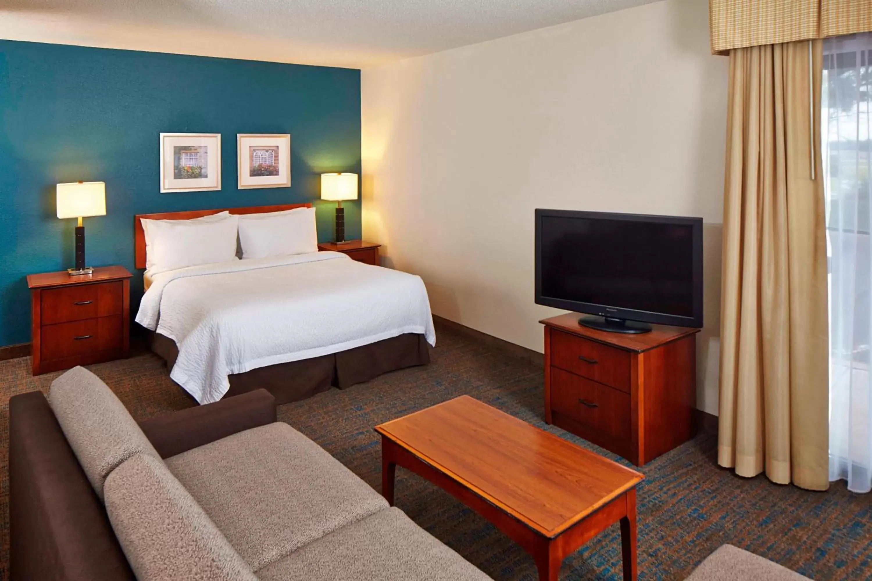 Photo of the whole room, Bed in Residence Inn Minneapolis Eden Prairie