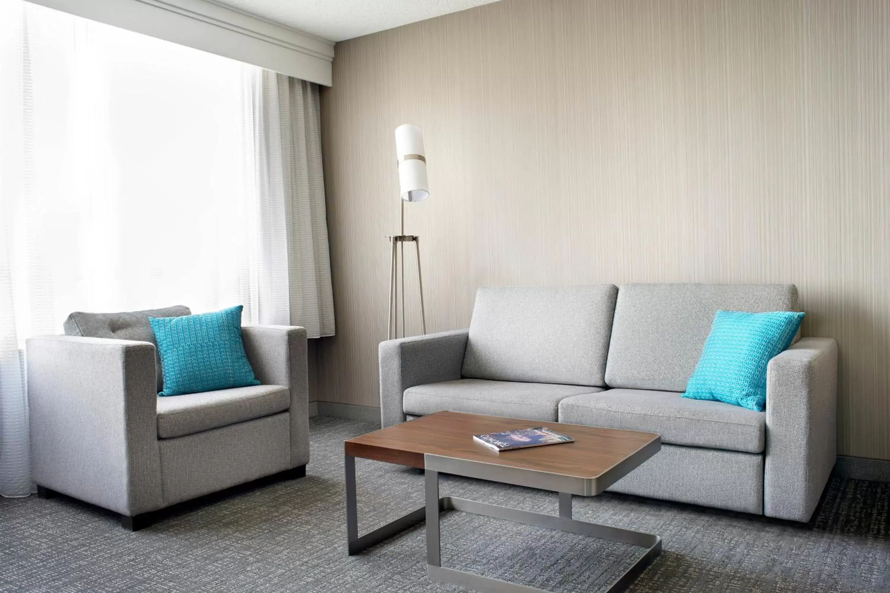 Living room, Seating Area in Courtyard by Marriott Toronto Downtown