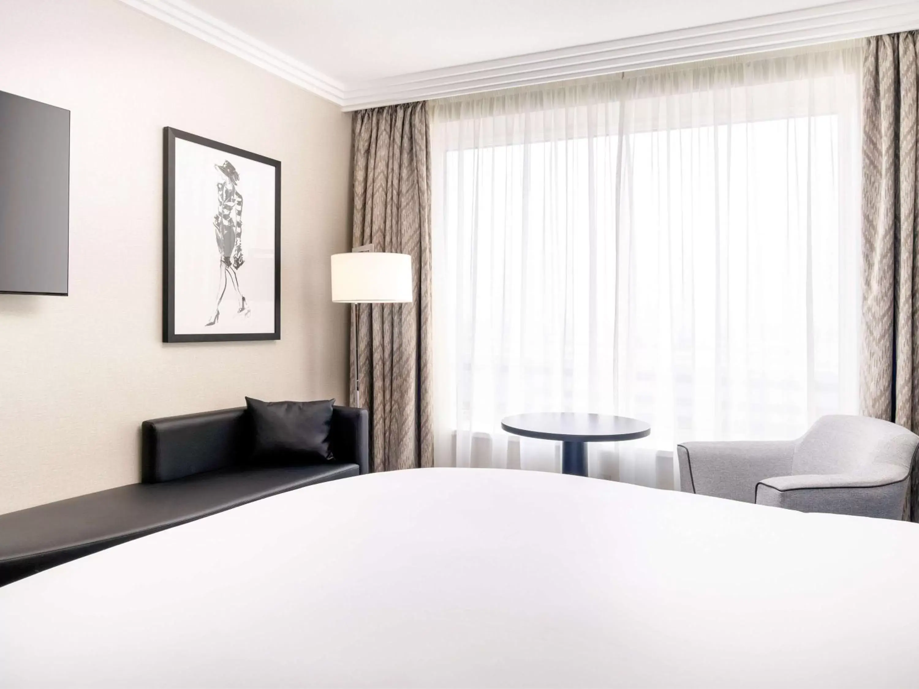 Bedroom, Bed in Sofitel London Gatwick