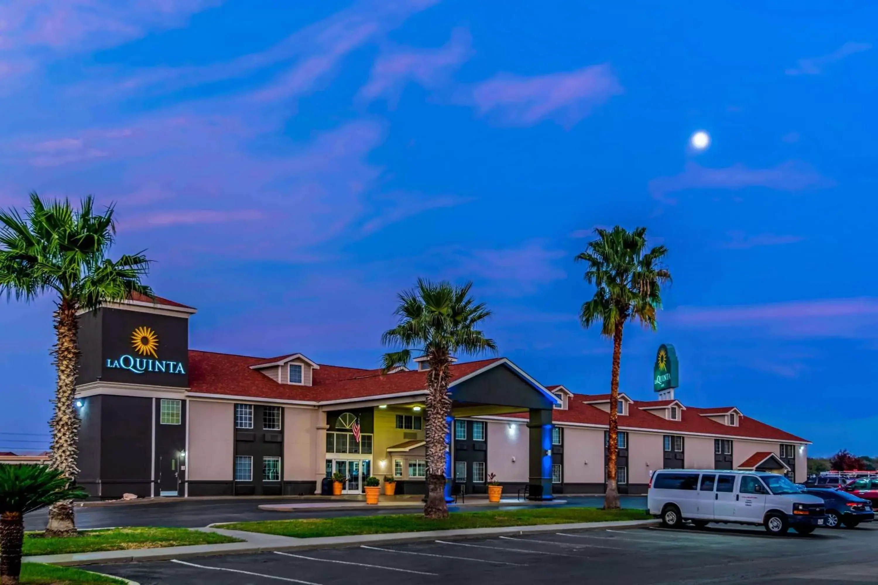 Property building in La Quinta Inn by Wyndham San Antonio Brooks City Base Property building in La Quinta Inn by Wyndham San Antonio Brooks City Base