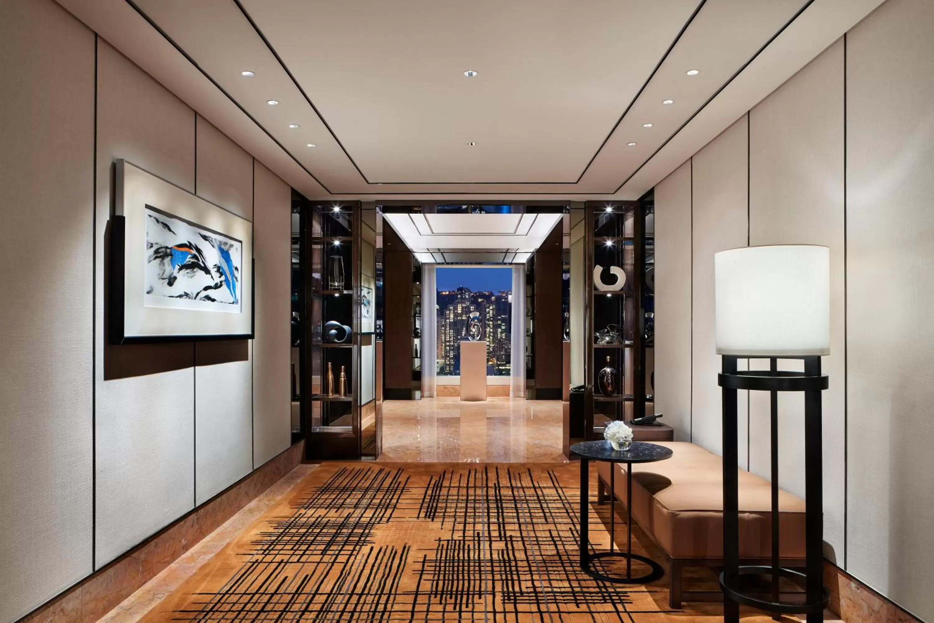 Area and facilities in Four Seasons Hotel Hong Kong