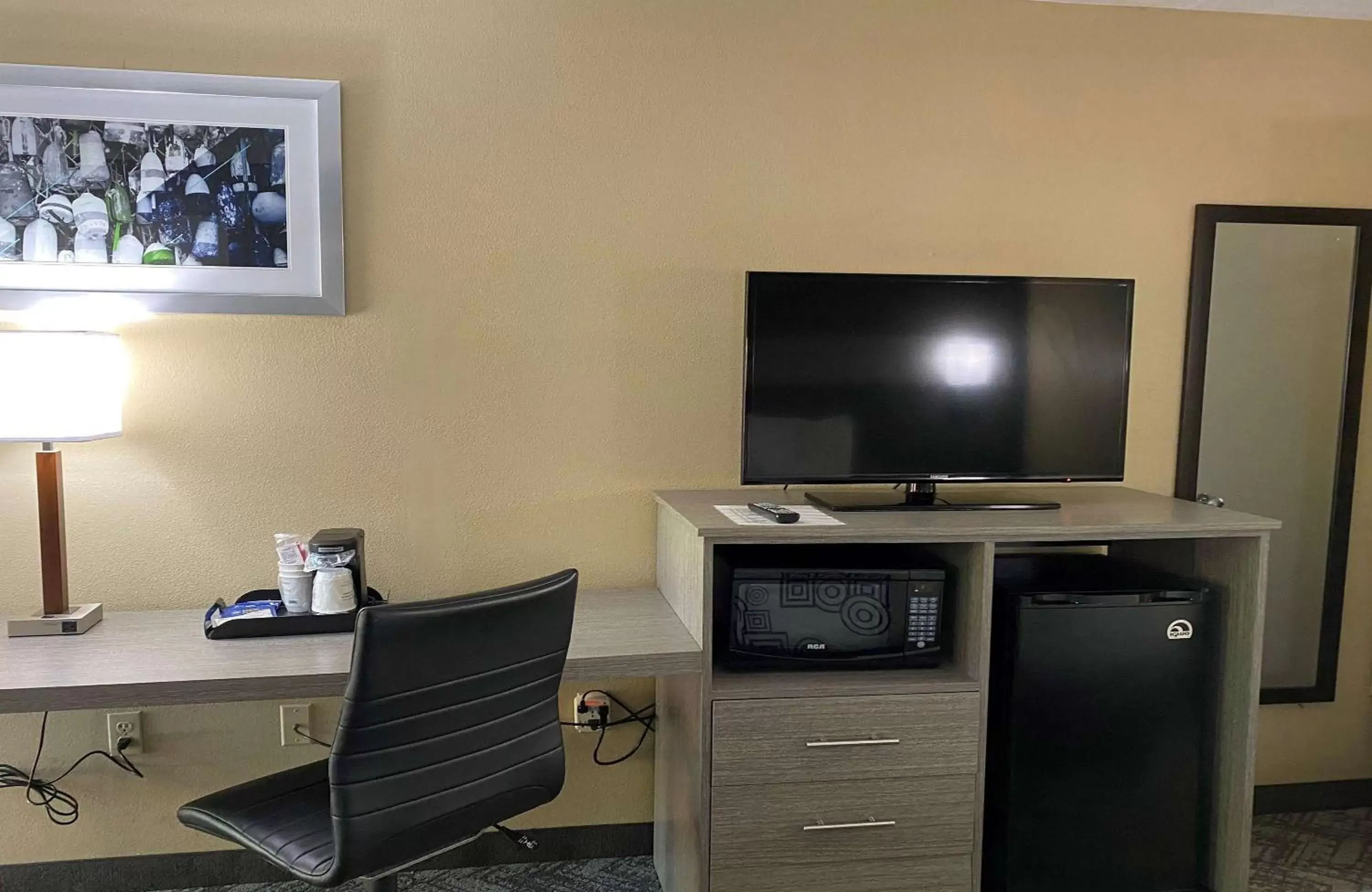 TV and multimedia, TV/Entertainment Center in Best Western Apalach Inn