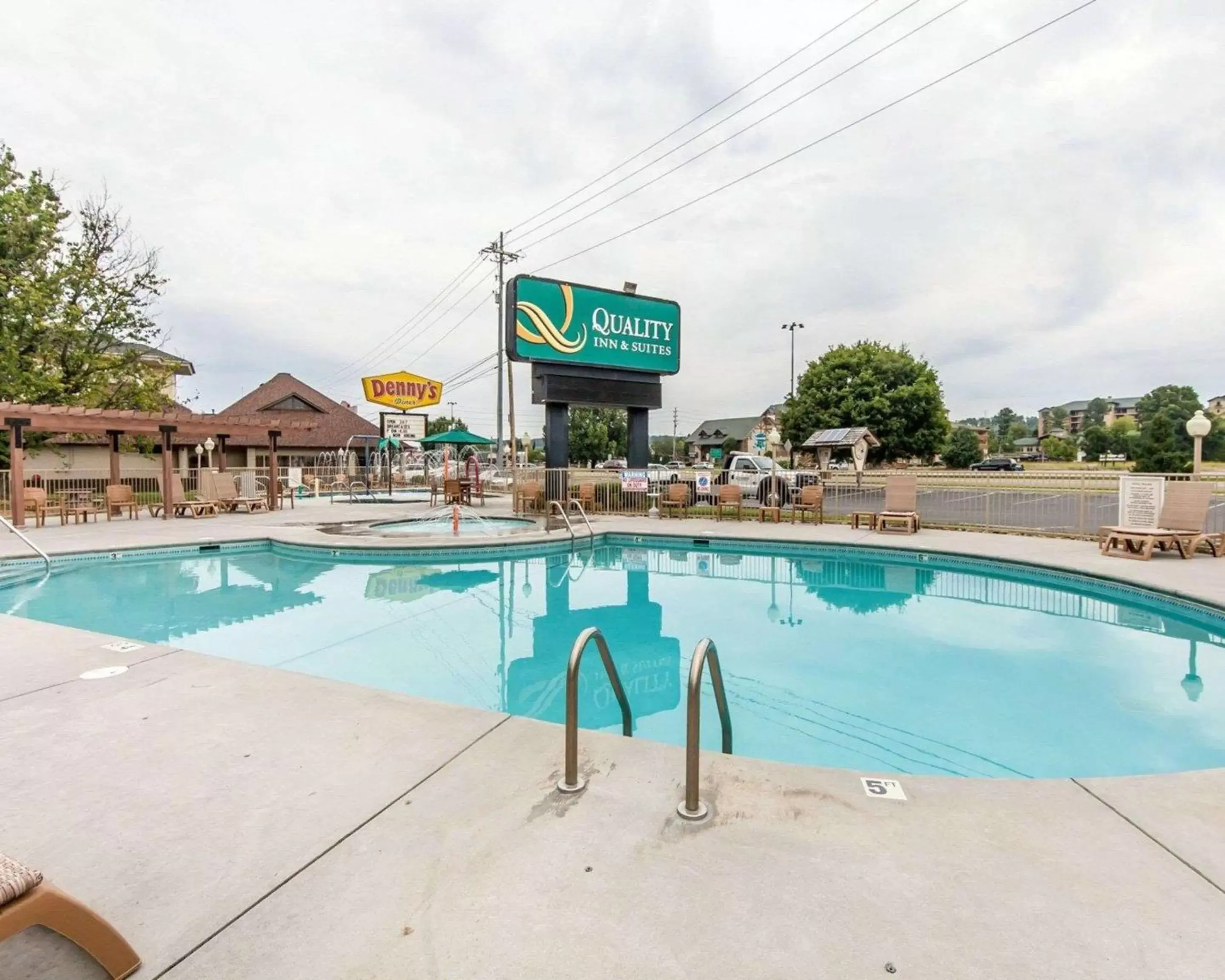 On site, Swimming Pool in Quality Inn & Suites at Dollywood Lane