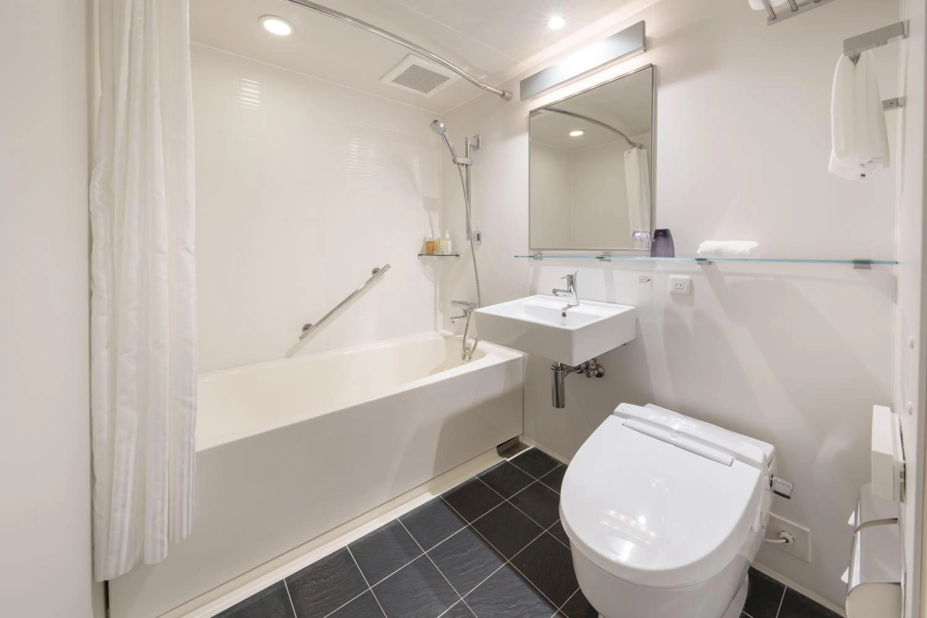 Toilet in Hotel Forza Oita