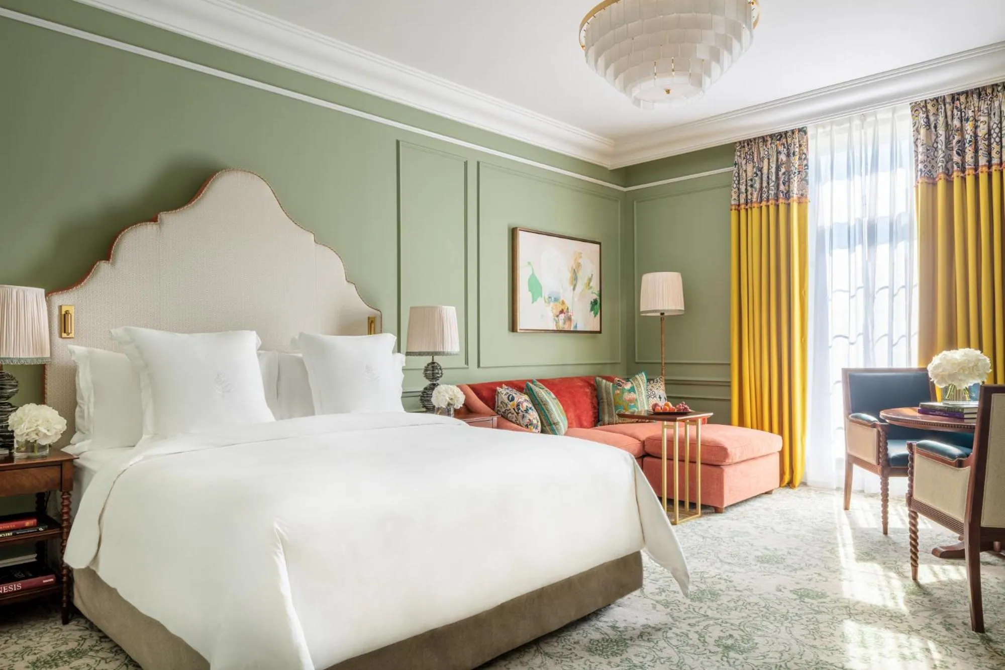 Bed in Four Seasons Hotel Hampshire