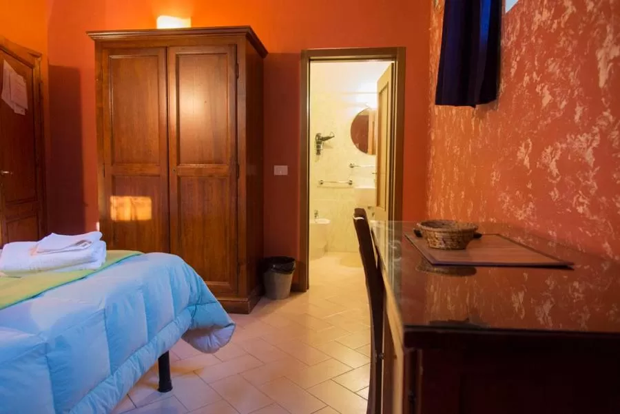 Bed in Florence Decamerone B&B