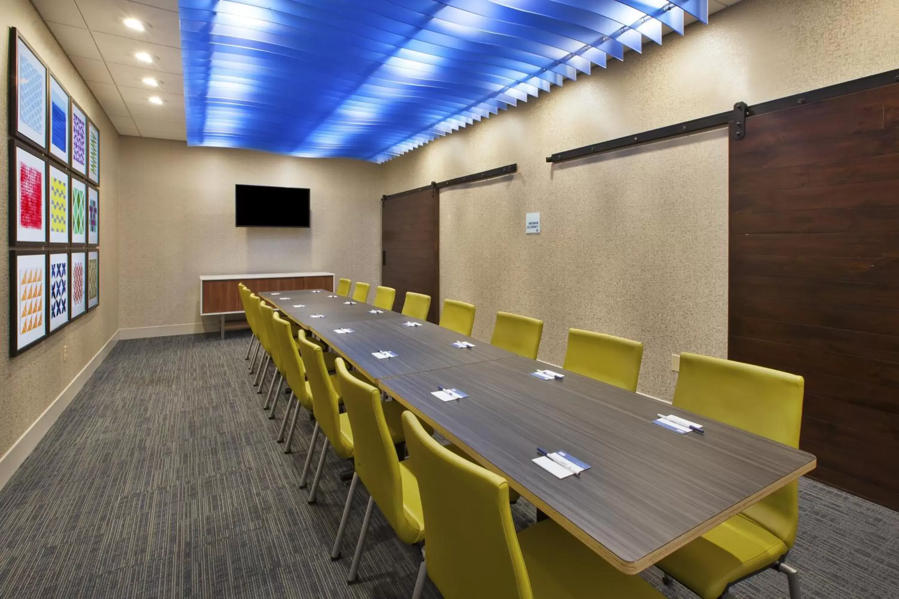 Meeting/conference room in Holiday Inn Express & Suites - Parkersburg East, an IHG Hotel
