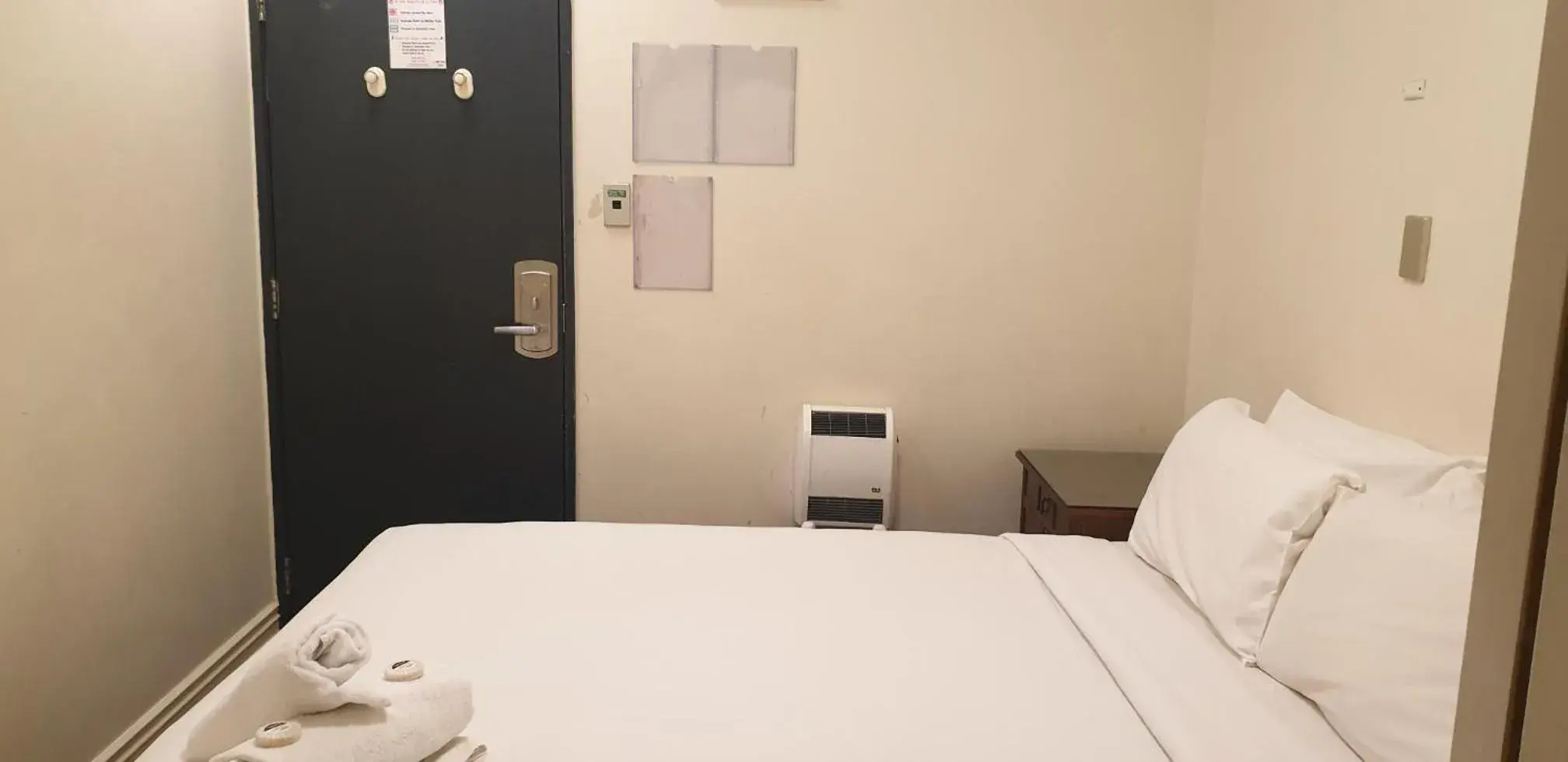 Bed in Fort Street Accommodation Bed in Fort Street Accommodation