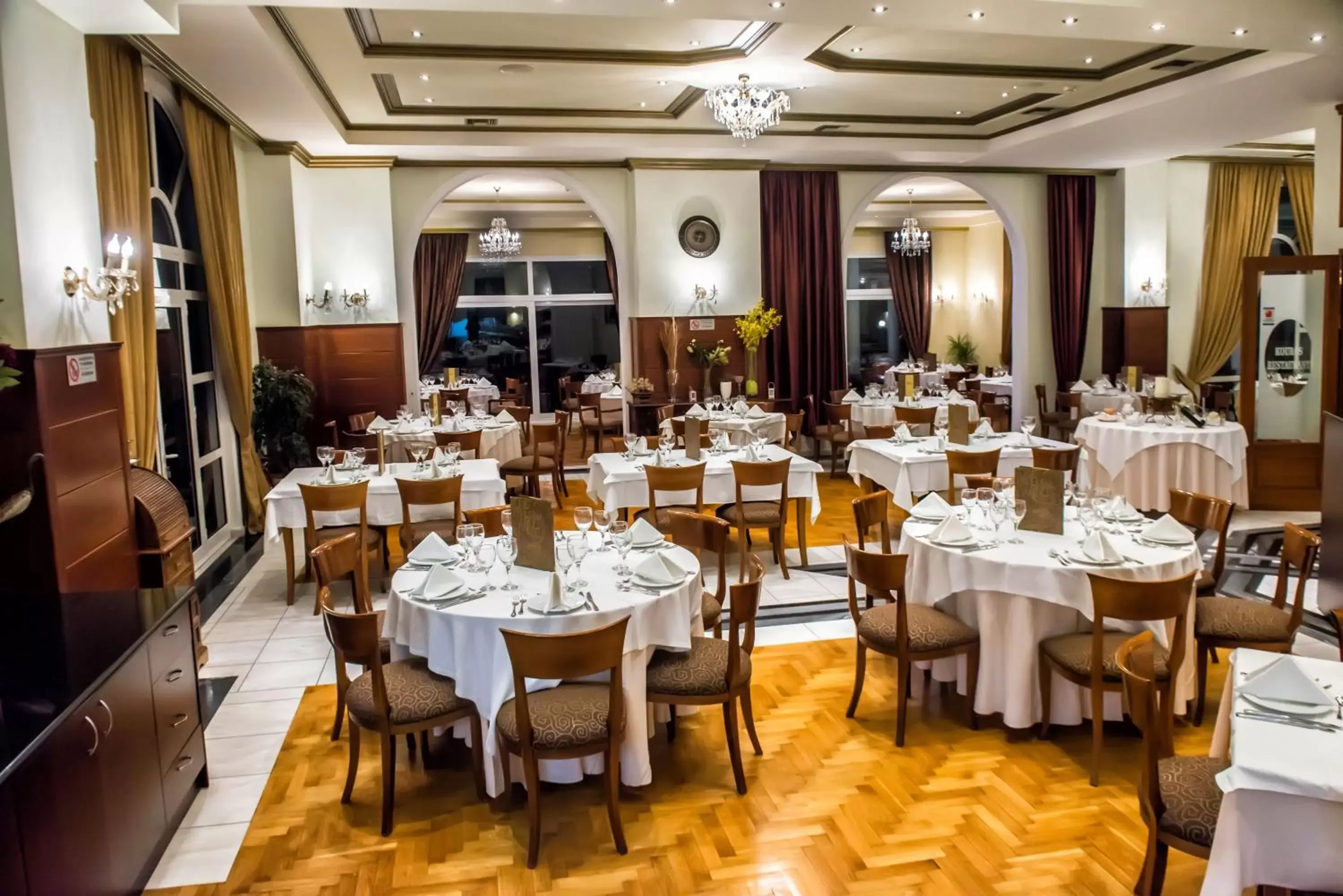 Restaurant/Places to Eat in Kouros Hotel