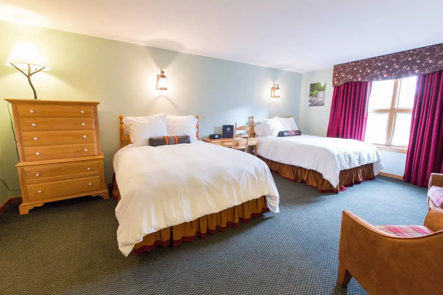 Superior Queen Room with Two Queen Beds in Sugarloaf Mountain Hotel