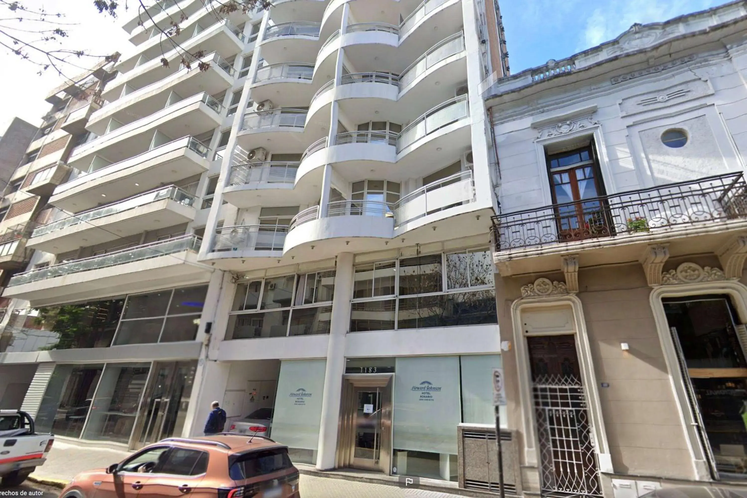 Property Building in Howard Johnson Hotel Rosario