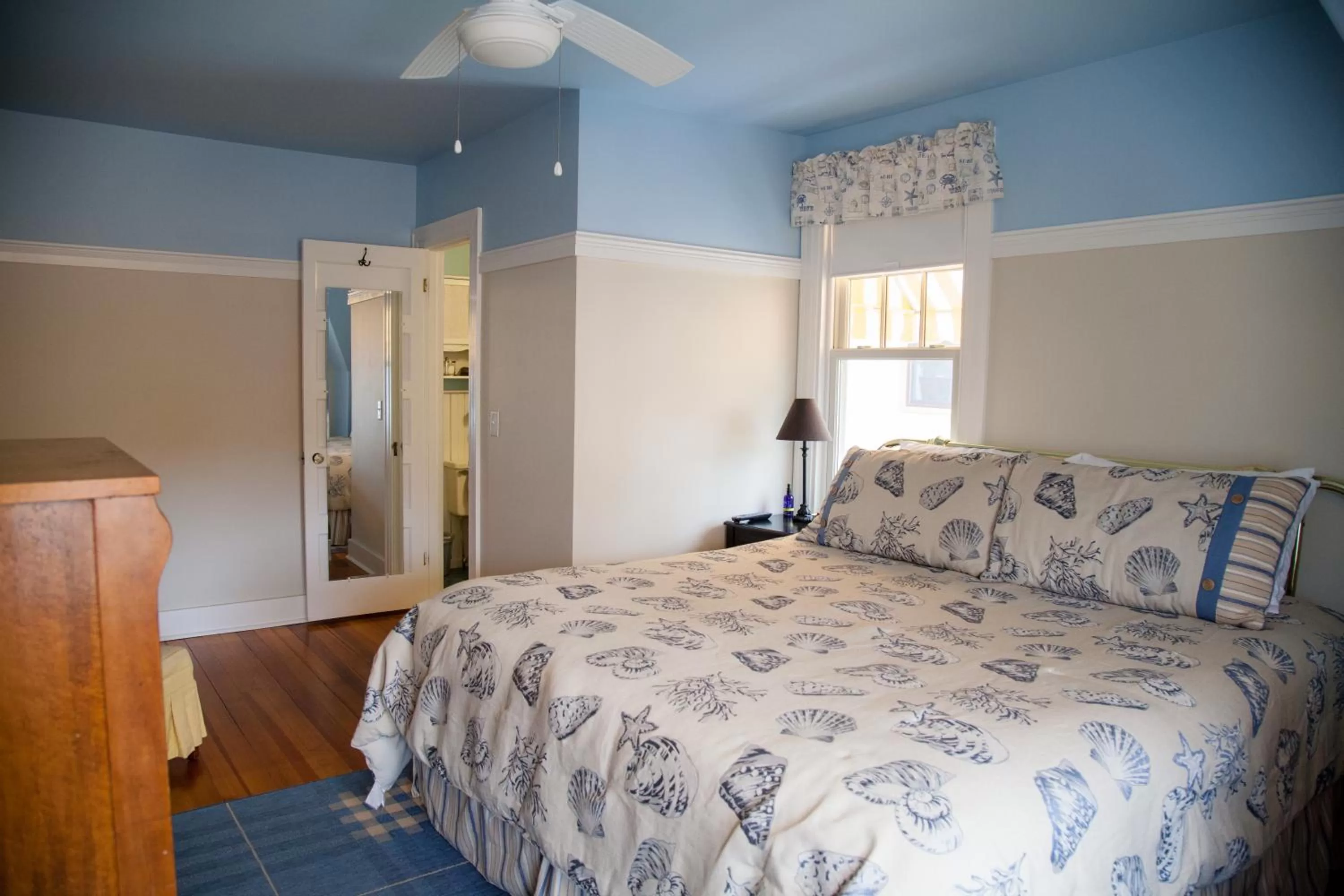 Bed in Canterbury Cottage Bed & Breakfast