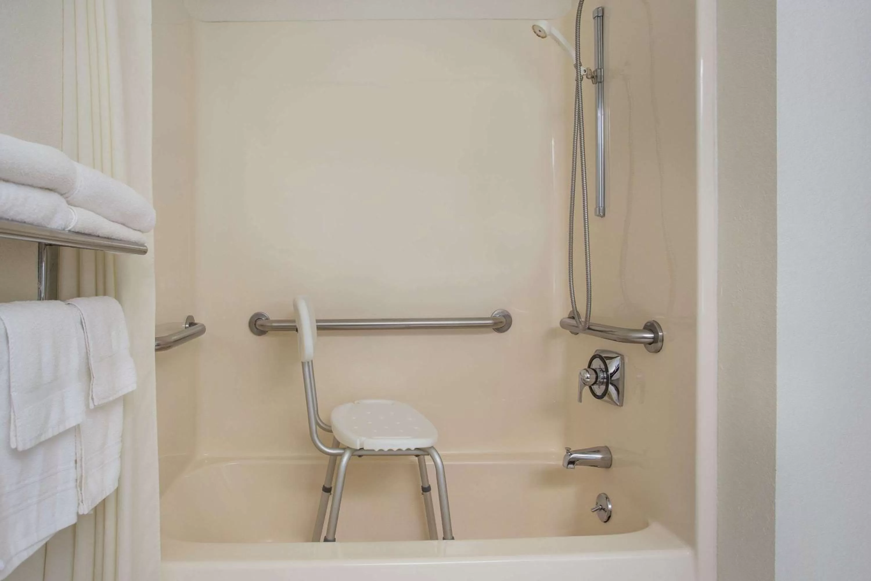 Bathroom in Super 8 by Wyndham New Hampton