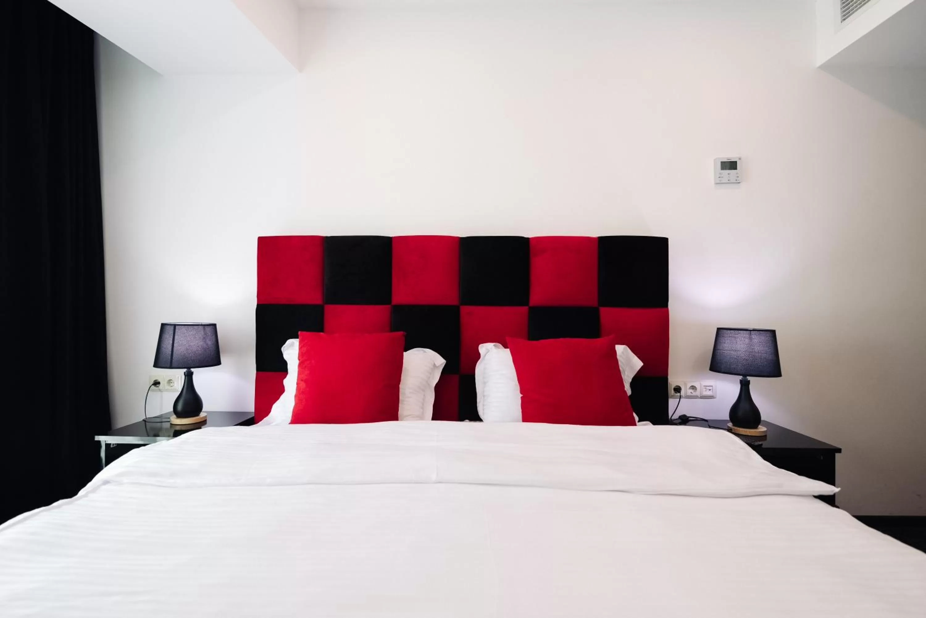 Bed in Royal Plaza Hotel