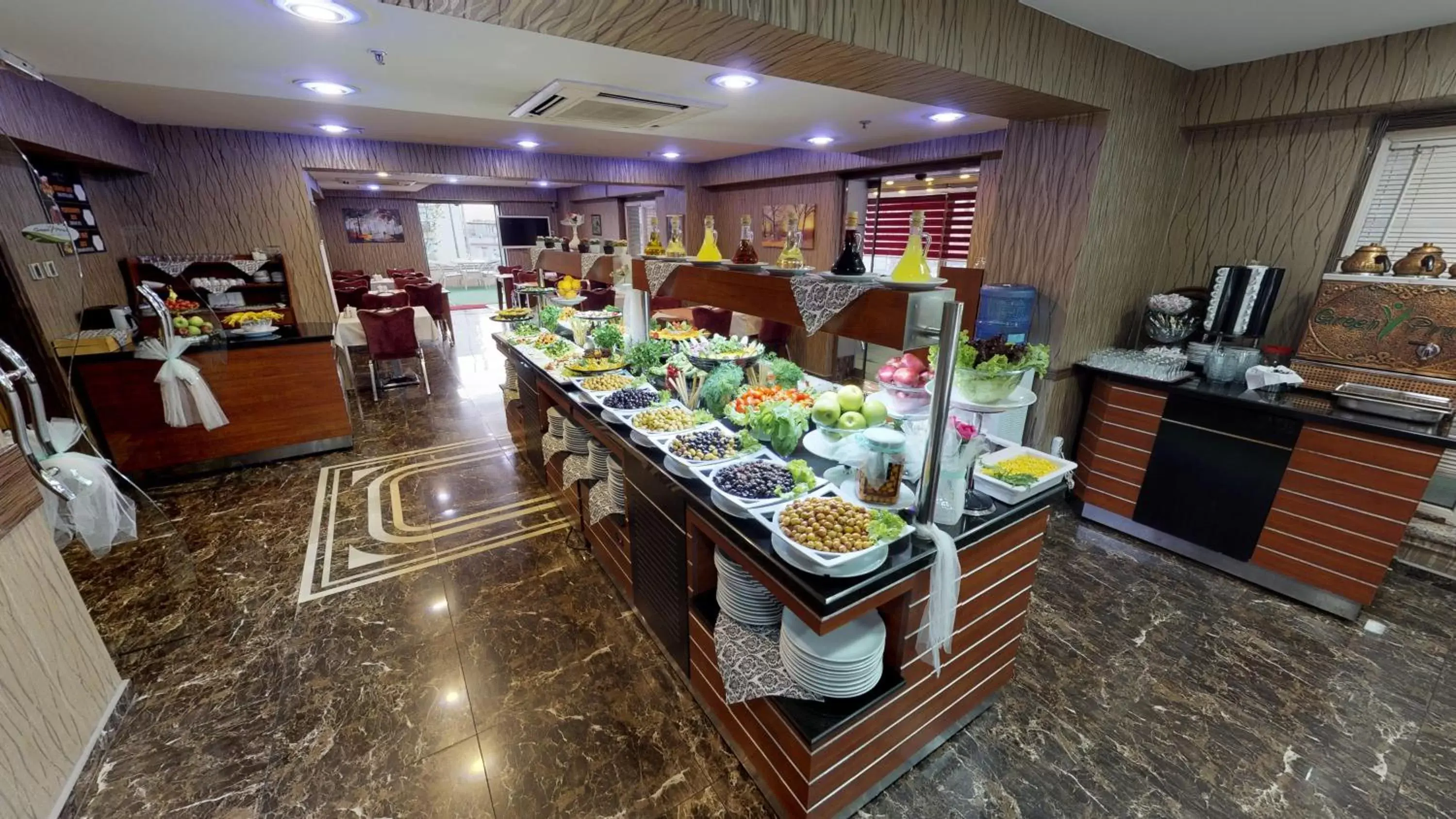 Restaurant/places to eat in Green Prusa Hotel