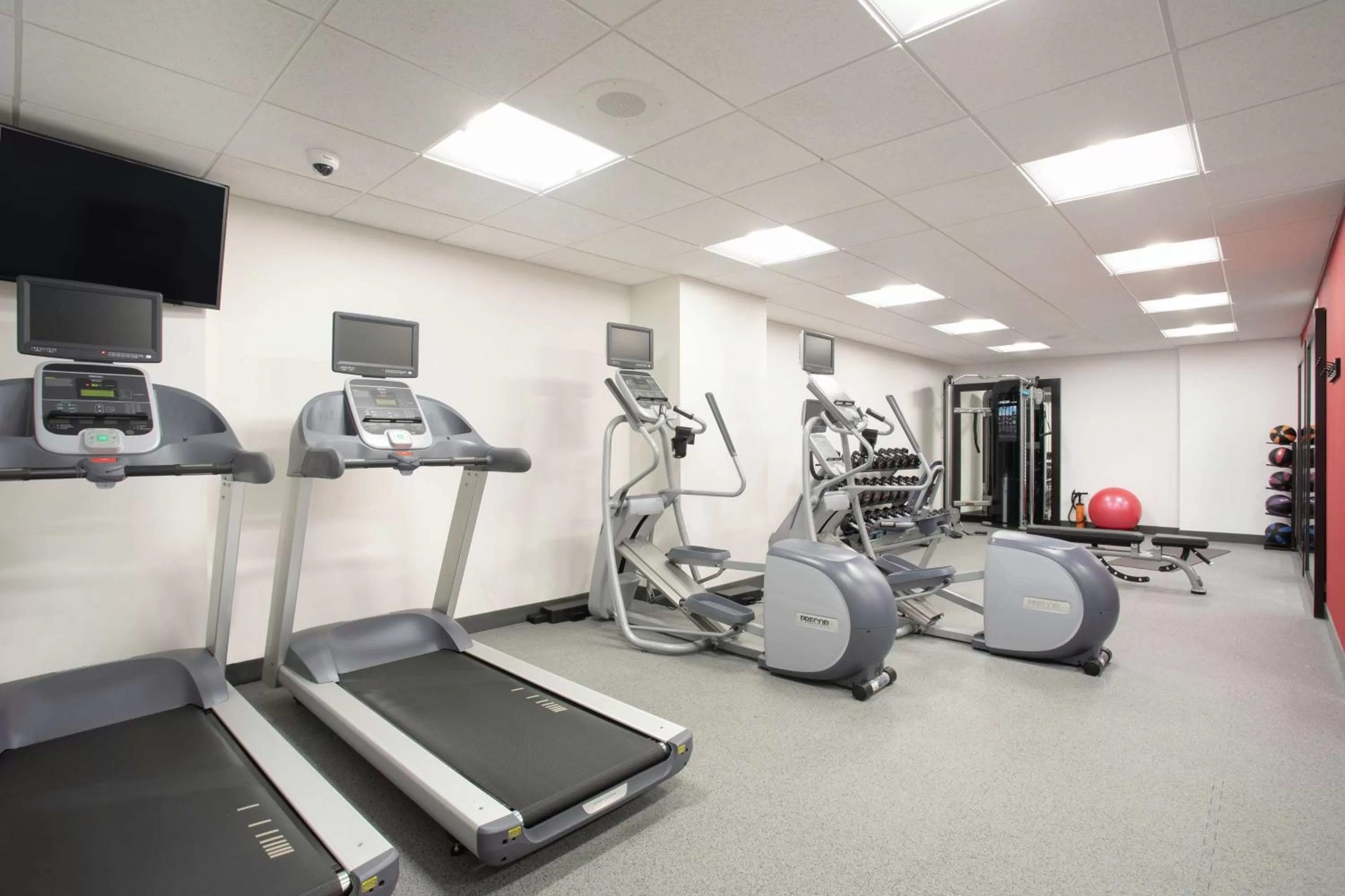 Fitness centre/facilities in Hilton Garden Inn Omaha Aksarben Village
