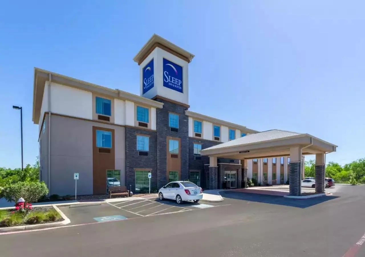 Property Building in Sleep Inn & Suites Jourdanton - Pleasanton