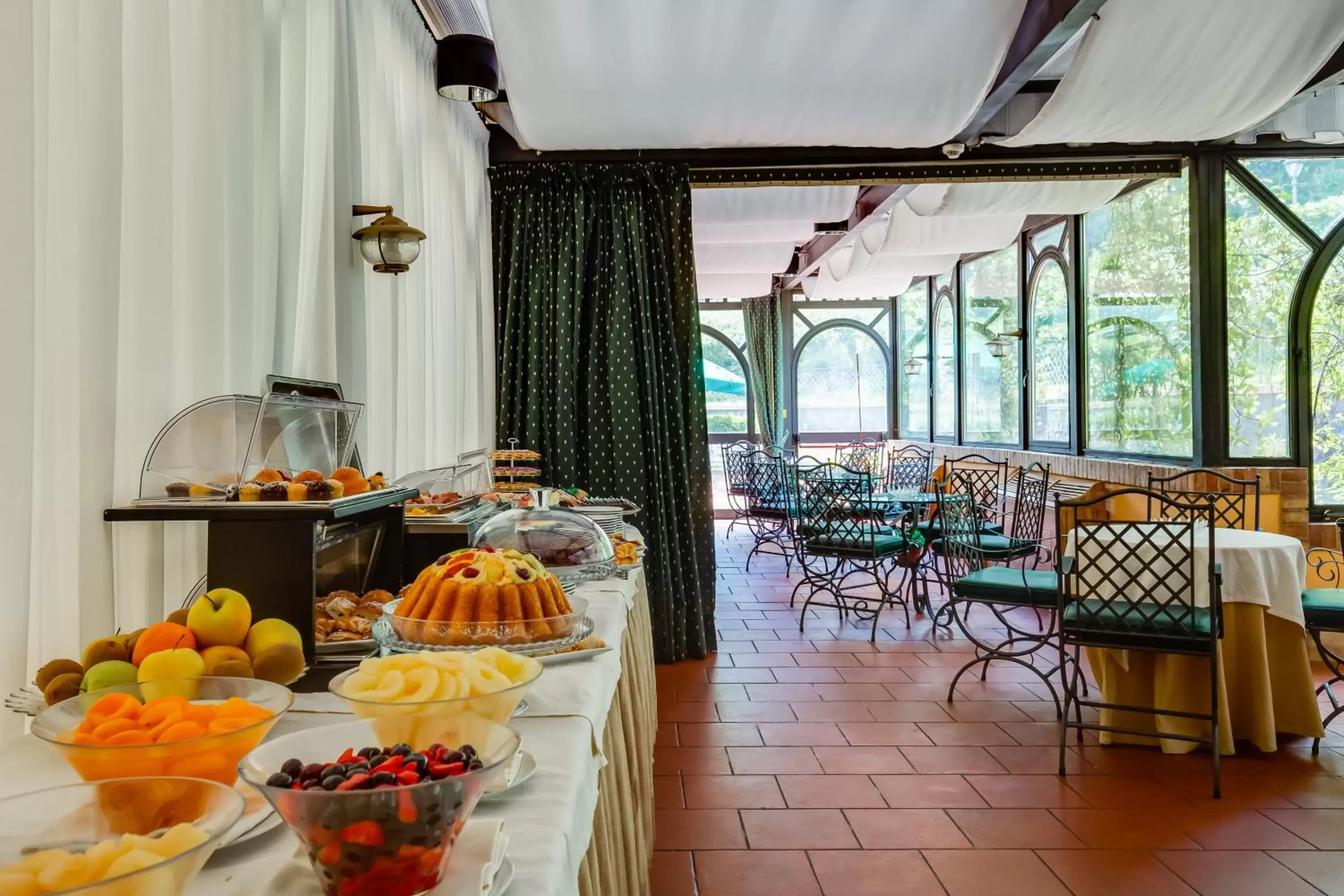 Restaurant/Places to Eat in Culture Hotel Villa Capodimonte