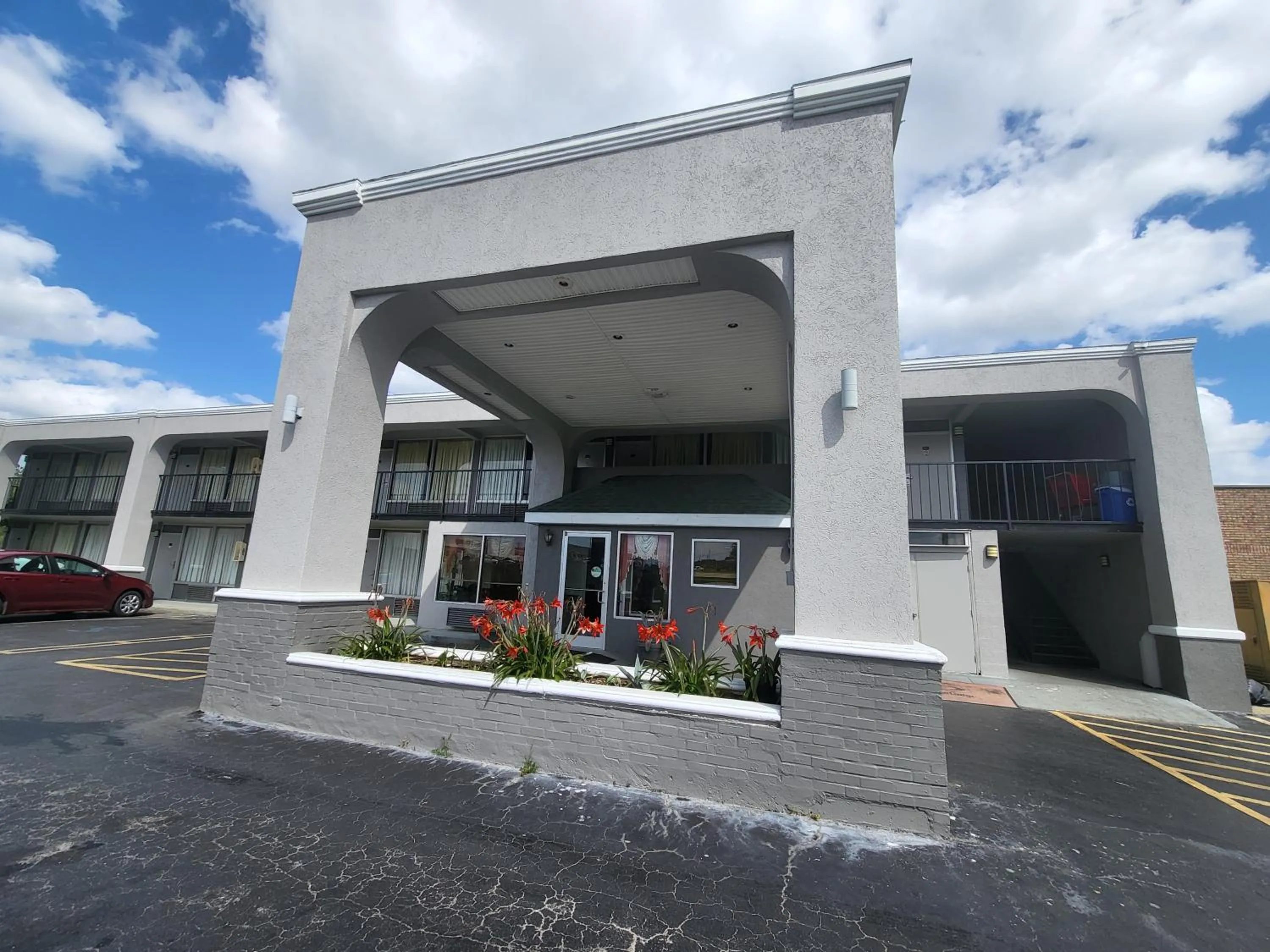 Property building in Econolodge