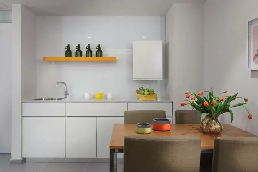 Kitchen or kitchenette, Kitchen/Kitchenette in Leonardo Plaza Netanya Hotel